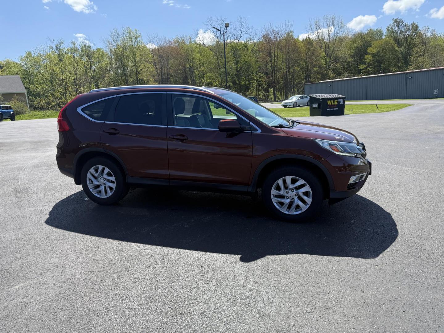 2015 Red /Black Honda CR-V EX-L 4WD (2HKRM4H73FH) with an 2.4L I4 DOHC 16V engine, Automatic transmission, located at 11115 Chardon Rd. , Chardon, OH, 44024, (440) 214-9705, 41.580246, -81.241943 - This One Owner 2015 Honda CR-V EX-L AWD has luxury, reliability and, fuel efficiency. Powered by Honda's incredible 2.4 I4 Engine and CVT (Continuously Variable Transmission) it achieves up to 32 MPG Highway while still have all weather capability due to it's all wheel drive system. With a leather i - Photo#2