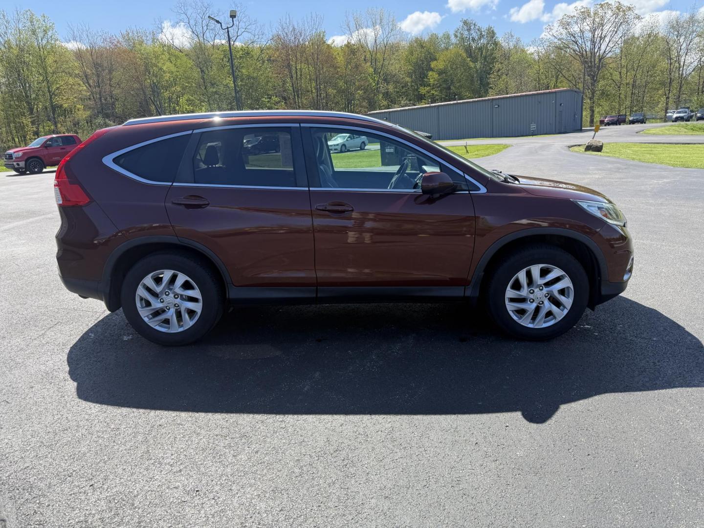 2015 Red /Black Honda CR-V EX-L 4WD (2HKRM4H73FH) with an 2.4L I4 DOHC 16V engine, Automatic transmission, located at 11115 Chardon Rd. , Chardon, OH, 44024, (440) 214-9705, 41.580246, -81.241943 - This One Owner 2015 Honda CR-V EX-L AWD has luxury, reliability and, fuel efficiency. Powered by Honda's incredible 2.4 I4 Engine and CVT (Continuously Variable Transmission) it achieves up to 32 MPG Highway while still have all weather capability due to it's all wheel drive system. With a leather i - Photo#4