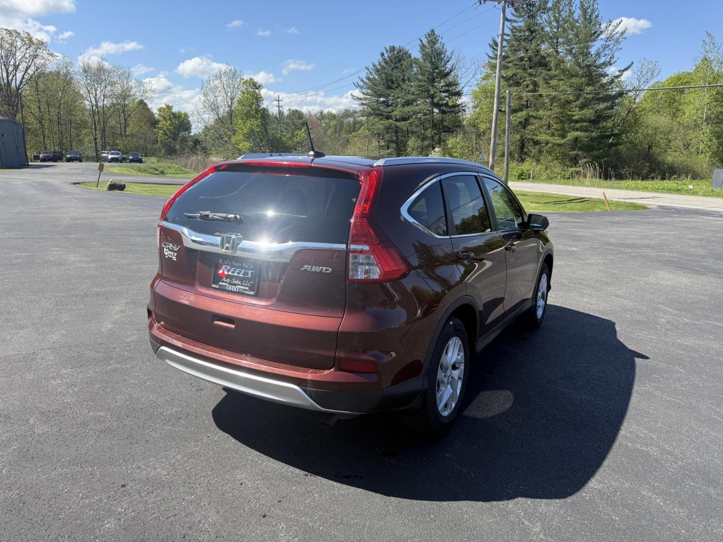 2015 Red /Black Honda CR-V EX-L 4WD (2HKRM4H73FH) with an 2.4L I4 DOHC 16V engine, Automatic transmission, located at 11115 Chardon Rd. , Chardon, OH, 44024, (440) 214-9705, 41.580246, -81.241943 - This One Owner 2015 Honda CR-V EX-L AWD has luxury, reliability and, fuel efficiency. Powered by Honda's incredible 2.4 I4 Engine and CVT (Continuously Variable Transmission) it achieves up to 32 MPG Highway while still have all weather capability due to it's all wheel drive system. With a leather i - Photo#6