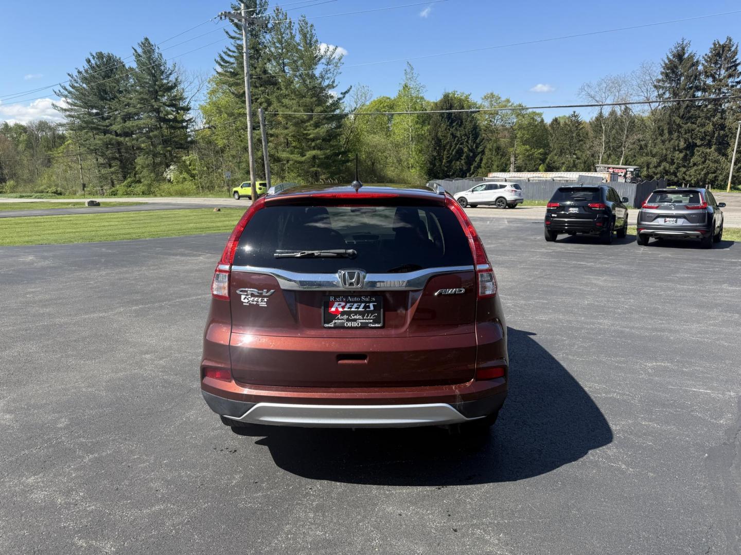 2015 Red /Black Honda CR-V EX-L 4WD (2HKRM4H73FH) with an 2.4L I4 DOHC 16V engine, Automatic transmission, located at 11115 Chardon Rd. , Chardon, OH, 44024, (440) 214-9705, 41.580246, -81.241943 - This One Owner 2015 Honda CR-V EX-L AWD has luxury, reliability and, fuel efficiency. Powered by Honda's incredible 2.4 I4 Engine and CVT (Continuously Variable Transmission) it achieves up to 32 MPG Highway while still have all weather capability due to it's all wheel drive system. With a leather i - Photo#7