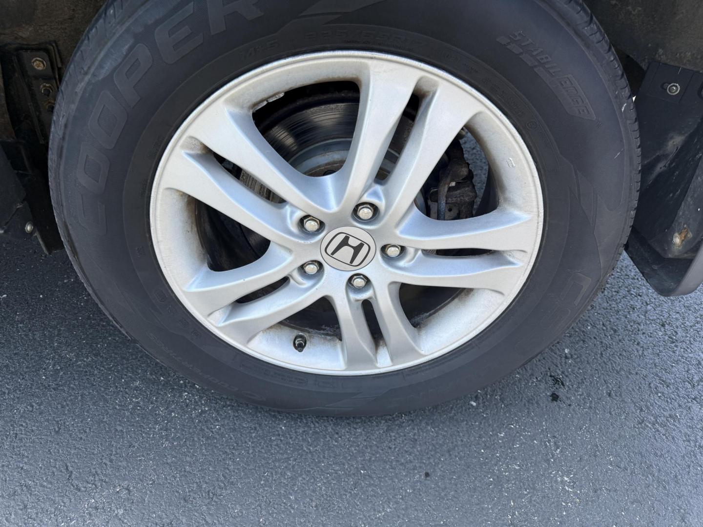 2011 Black /Black Honda CR-V EX 4WD 5-Speed AT (JHLRE4H55BC) with an 2.4L I4 DOHC 16V engine, 5-Speed Automatic transmission, located at 11115 Chardon Rd. , Chardon, OH, 44024, (440) 214-9705, 41.580246, -81.241943 - This One Owner 2011 Honda CR-V EX 4WD is a great fuel efficient all weather SUV. With Honda's incredible reputation for reliability and only 66 K miles this car is poised for a long life to come. Powered by a 2.4 I4 engine and a 5 speed automatic engine this little SUV achieves an impressive 27 MPG - Photo#11