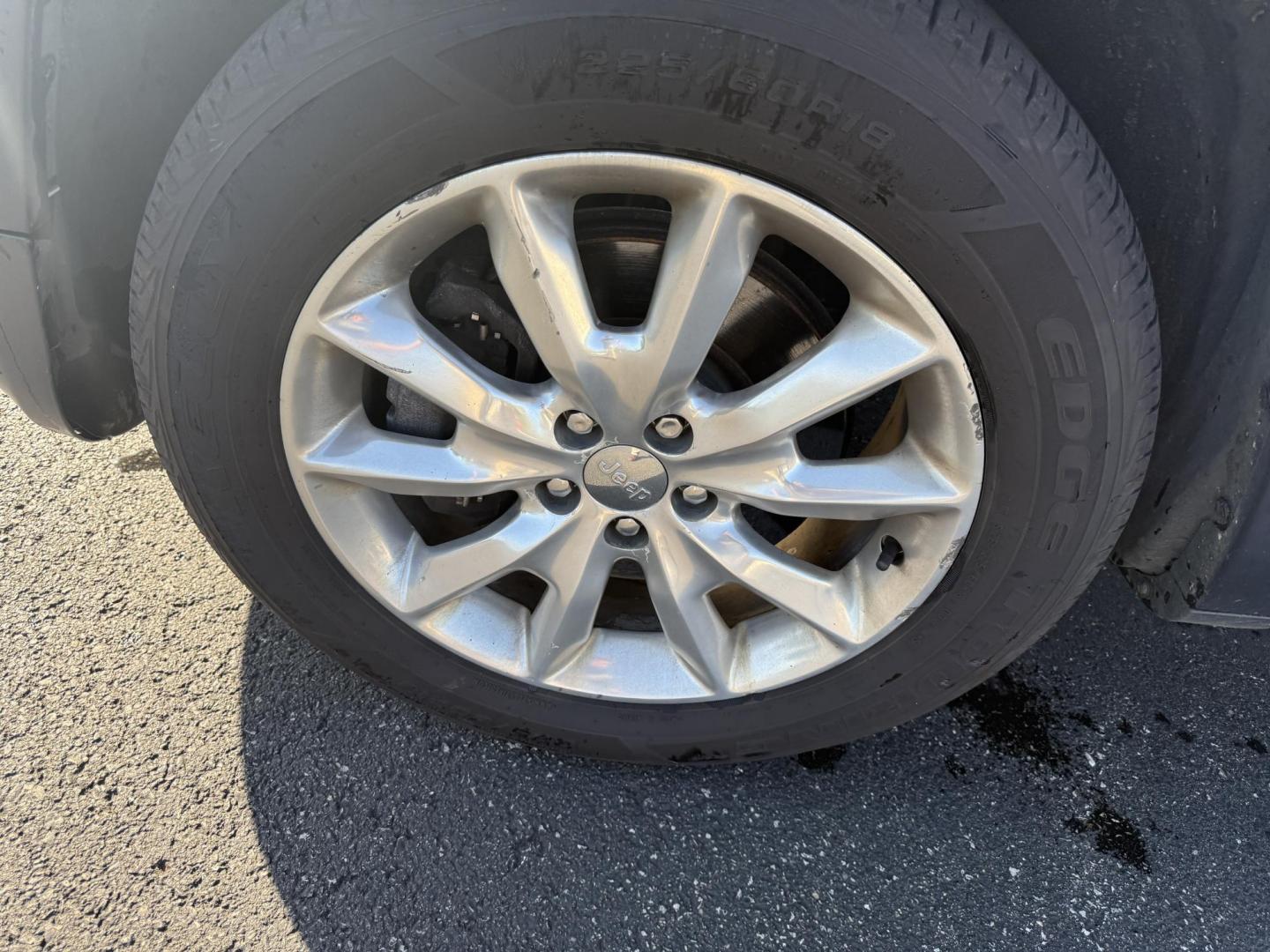 2016 White /Black Jeep Cherokee Limited 4WD (1C4PJMDB7GW) with an 2.4L I4 DOHC 16V engine, 9A transmission, located at 11115 Chardon Rd. , Chardon, OH, 44024, (440) 214-9705, 41.580246, -81.241943 - FRESH TRADE ALERT ---- This 2016 Jeep Cherokee Limited 4WD is a luxurious midsized SUV. Powered by a 2.4 I4 engine and a 9 speed automatic transmission it achieves an impressive 28 MPG highway. This Jeep is equipped with a luxurious leather interior, heated front seats, power drivers seat, and dual - Photo#13