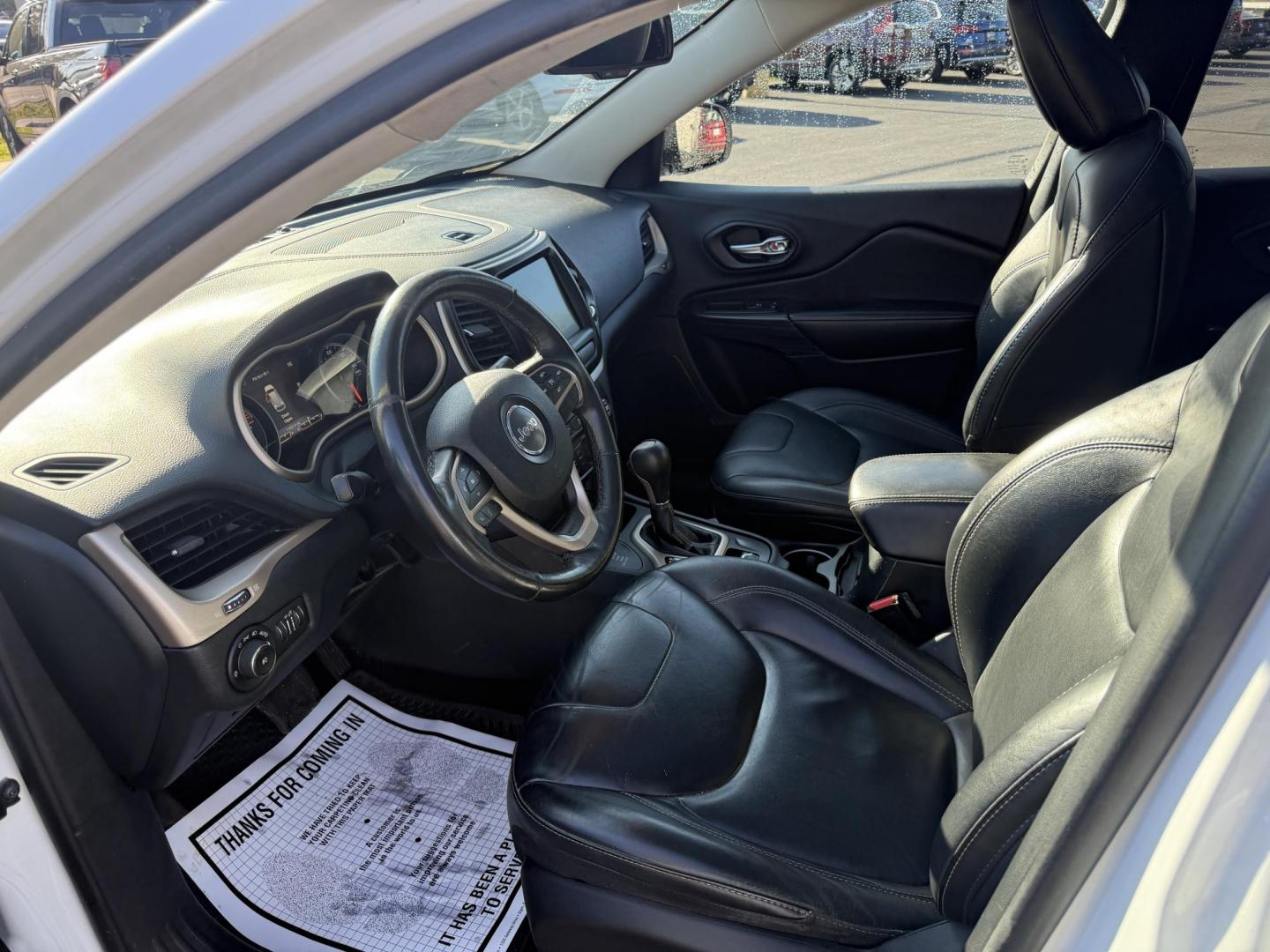 2016 White /Black Jeep Cherokee Limited 4WD (1C4PJMDB7GW) with an 2.4L I4 DOHC 16V engine, 9A transmission, located at 11115 Chardon Rd. , Chardon, OH, 44024, (440) 214-9705, 41.580246, -81.241943 - FRESH TRADE ALERT ---- This 2016 Jeep Cherokee Limited 4WD is a luxurious midsized SUV. Powered by a 2.4 I4 engine and a 9 speed automatic transmission it achieves an impressive 28 MPG highway. This Jeep is equipped with a luxurious leather interior, heated front seats, power drivers seat, and dual - Photo#15