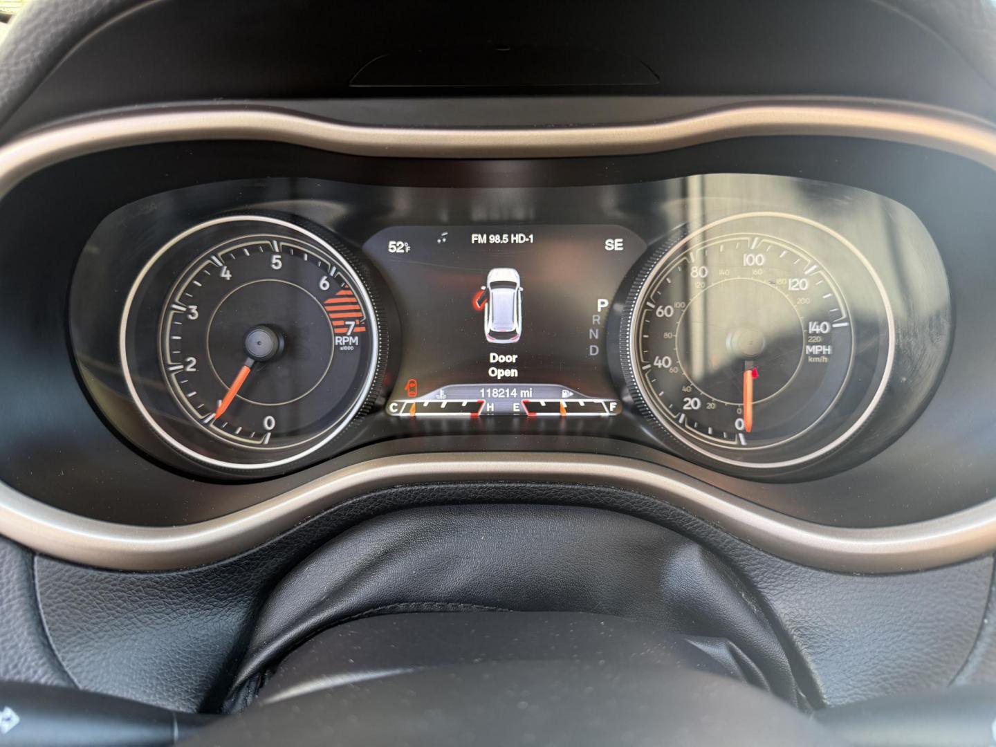 2016 White /Black Jeep Cherokee Limited 4WD (1C4PJMDB7GW) with an 2.4L I4 DOHC 16V engine, 9A transmission, located at 11115 Chardon Rd. , Chardon, OH, 44024, (440) 214-9705, 41.580246, -81.241943 - FRESH TRADE ALERT ---- This 2016 Jeep Cherokee Limited 4WD is a luxurious midsized SUV. Powered by a 2.4 I4 engine and a 9 speed automatic transmission it achieves an impressive 28 MPG highway. This Jeep is equipped with a luxurious leather interior, heated front seats, power drivers seat, and dual - Photo#20