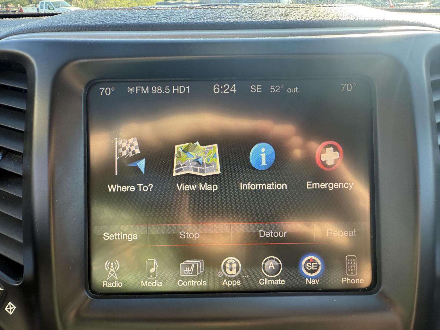 2016 White /Black Jeep Cherokee Limited 4WD (1C4PJMDB7GW) with an 2.4L I4 DOHC 16V engine, 9A transmission, located at 11115 Chardon Rd. , Chardon, OH, 44024, (440) 214-9705, 41.580246, -81.241943 - FRESH TRADE ALERT ---- This 2016 Jeep Cherokee Limited 4WD is a luxurious midsized SUV. Powered by a 2.4 I4 engine and a 9 speed automatic transmission it achieves an impressive 28 MPG highway. This Jeep is equipped with a luxurious leather interior, heated front seats, power drivers seat, and dual - Photo#25