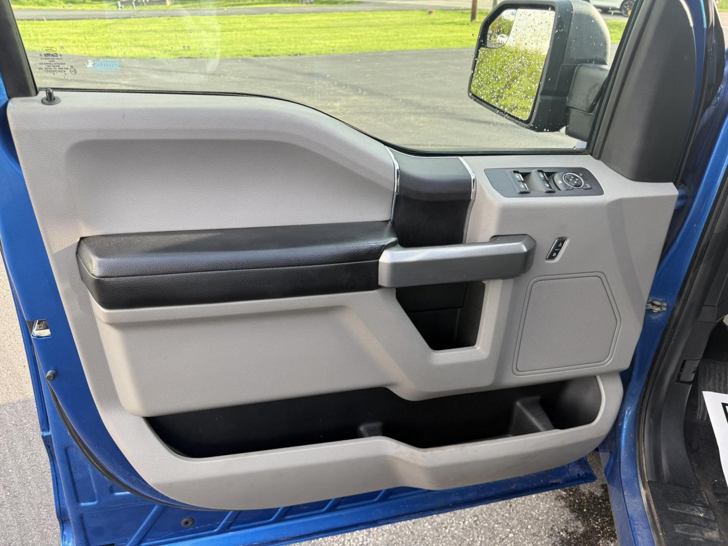 2015 Blue /Gray Ford F-150 XLT SuperCrew 5.5-ft. Bed 4WD (1FTEW1EF5FF) with an 5.0L V8 engine, 6-Speed Automatic transmission, located at 11115 Chardon Rd. , Chardon, OH, 44024, (440) 214-9705, 41.580246, -81.241943 - This 2015 Ford F-150 is a versatile and capably 1/2 ton truck. Powered by the 5.0 Coyote V8 Engine and a 6 Speed Automatic this truck sounds and looks great. With 3.31 Gearing you can tow just about anything you could ever need with a 9,000 pound towing capacity. This truck is equipped with daytime - Photo#4
