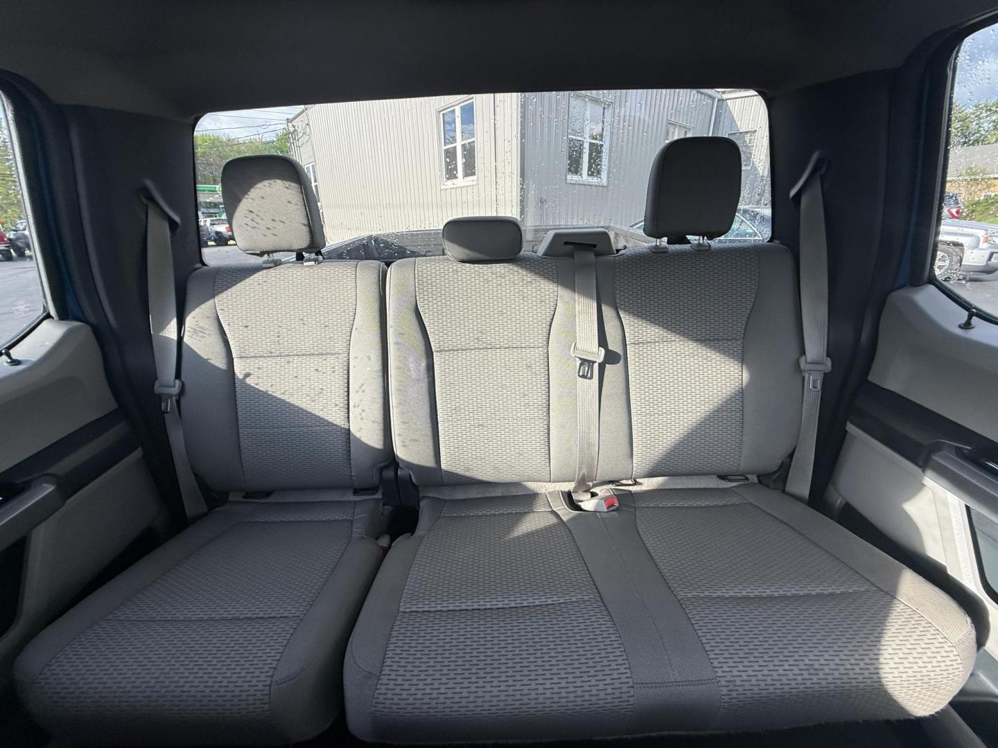 2015 Blue /Gray Ford F-150 XLT SuperCrew 5.5-ft. Bed 4WD (1FTEW1EF5FF) with an 5.0L V8 engine, 6-Speed Automatic transmission, located at 11115 Chardon Rd. , Chardon, OH, 44024, (440) 214-9705, 41.580246, -81.241943 - This 2015 Ford F-150 is a versatile and capably 1/2 ton truck. Powered by the 5.0 Coyote V8 Engine and a 6 Speed Automatic this truck sounds and looks great. With 3.31 Gearing you can tow just about anything you could ever need with a 9,000 pound towing capacity. This truck is equipped with daytime - Photo#19