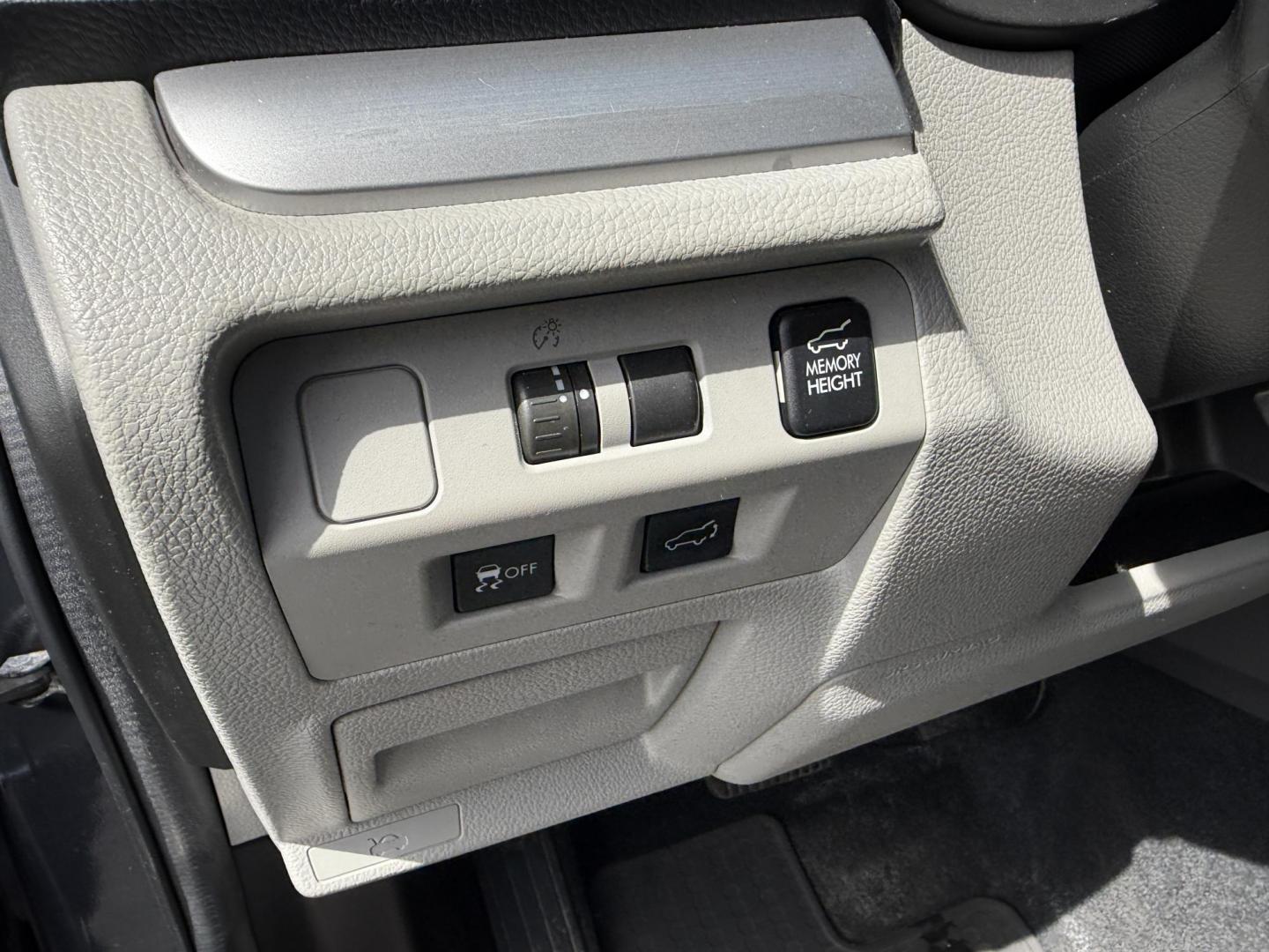 2014 Gray /Gray Subaru Forester 2.5i Touring (JF2SJAMC2EH) with an 2.5L H4 DOHC 16V engine, Automatic transmission, located at 11115 Chardon Rd. , Chardon, OH, 44024, (440) 214-9705, 41.580246, -81.241943 - This One Owner 2014 Subaru Forester 2.5i Touring with a 2.5L H4 engine offers a well-equipped, versatile SUV featuring Subaru’s symmetrical AWD system and X-MODE for enhanced off-road and slippery surface handling. It boasts a comfortable leather interior, power driver’s seat, heated front seat - Photo#7
