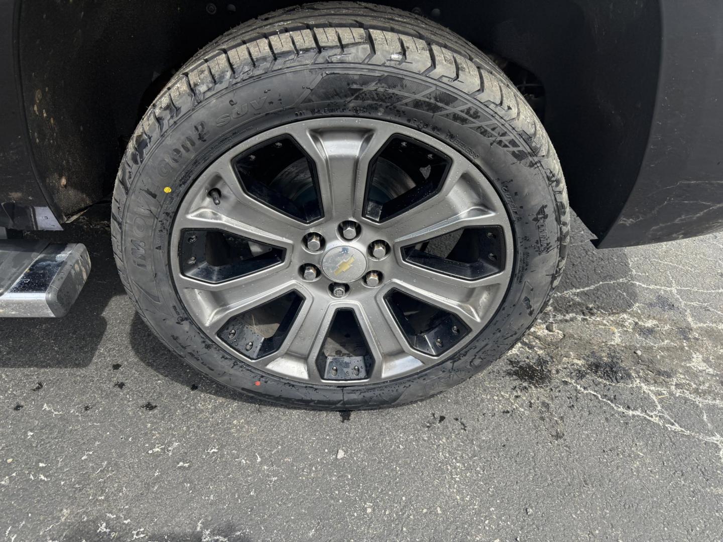 2018 Black /Brown Chevrolet Tahoe Premier 4WD (1GNSKCKC4JR) with an 5.3L V8 OHV 16V engine, 6A transmission, located at 547 E. Main St., Orwell, OH, 44076, (440) 437-5893, 41.535435, -80.847855 - This 2018 Chevrolet Tahoe Premier 4WD with a 5.3L EcoTec3 V8 engine offers robust power and impressive towing capacity of 8,200 pounds, making it ideal for hauling and family adventures. It features a luxurious leather interior with heated and cooled front seats, heated second-row captain’s chairs - Photo#11