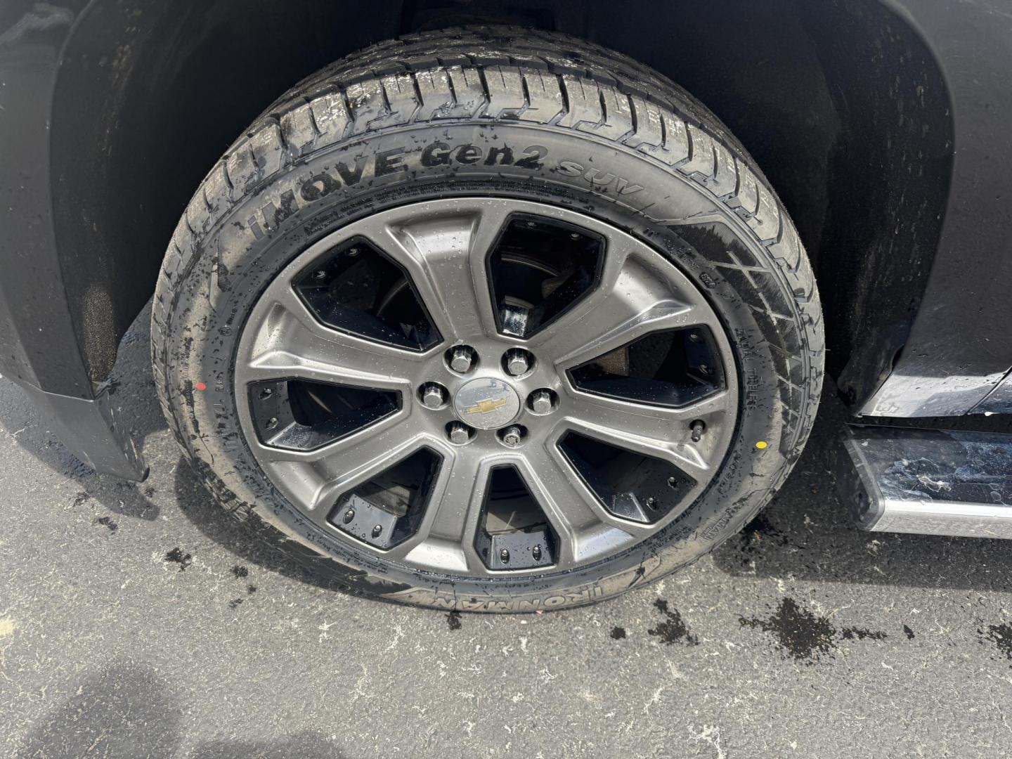 2018 Black /Brown Chevrolet Tahoe Premier 4WD (1GNSKCKC4JR) with an 5.3L V8 OHV 16V engine, 6A transmission, located at 547 E. Main St., Orwell, OH, 44076, (440) 437-5893, 41.535435, -80.847855 - This 2018 Chevrolet Tahoe Premier 4WD with a 5.3L EcoTec3 V8 engine offers robust power and impressive towing capacity of 8,200 pounds, making it ideal for hauling and family adventures. It features a luxurious leather interior with heated and cooled front seats, heated second-row captain’s chairs - Photo#12