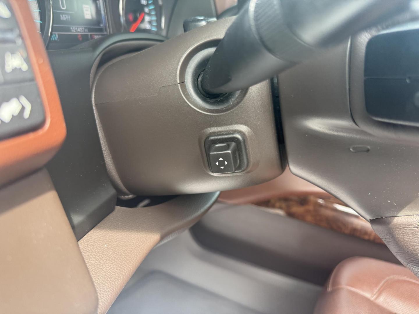 2018 Black /Brown Chevrolet Tahoe Premier 4WD (1GNSKCKC4JR) with an 5.3L V8 OHV 16V engine, 6A transmission, located at 547 E. Main St., Orwell, OH, 44076, (440) 437-5893, 41.535435, -80.847855 - This 2018 Chevrolet Tahoe Premier 4WD with a 5.3L EcoTec3 V8 engine offers robust power and impressive towing capacity of 8,200 pounds, making it ideal for hauling and family adventures. It features a luxurious leather interior with heated and cooled front seats, heated second-row captain’s chairs - Photo#17