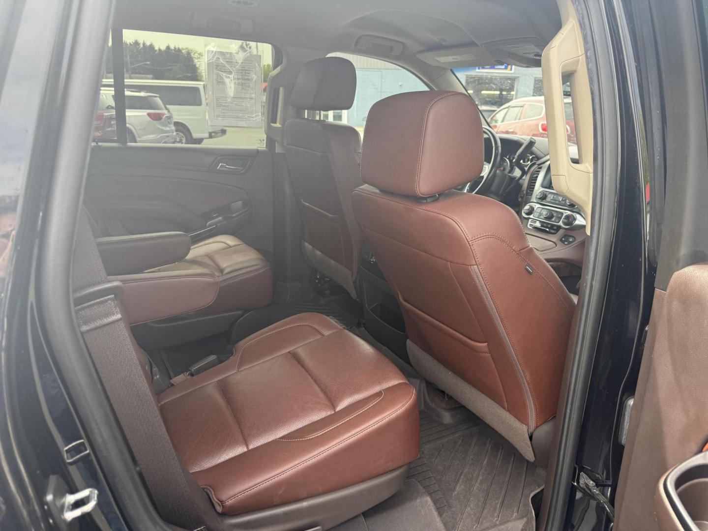 2018 Black /Brown Chevrolet Tahoe Premier 4WD (1GNSKCKC4JR) with an 5.3L V8 OHV 16V engine, 6A transmission, located at 547 E. Main St., Orwell, OH, 44076, (440) 437-5893, 41.535435, -80.847855 - This 2018 Chevrolet Tahoe Premier 4WD with a 5.3L EcoTec3 V8 engine offers robust power and impressive towing capacity of 8,200 pounds, making it ideal for hauling and family adventures. It features a luxurious leather interior with heated and cooled front seats, heated second-row captain’s chairs - Photo#35