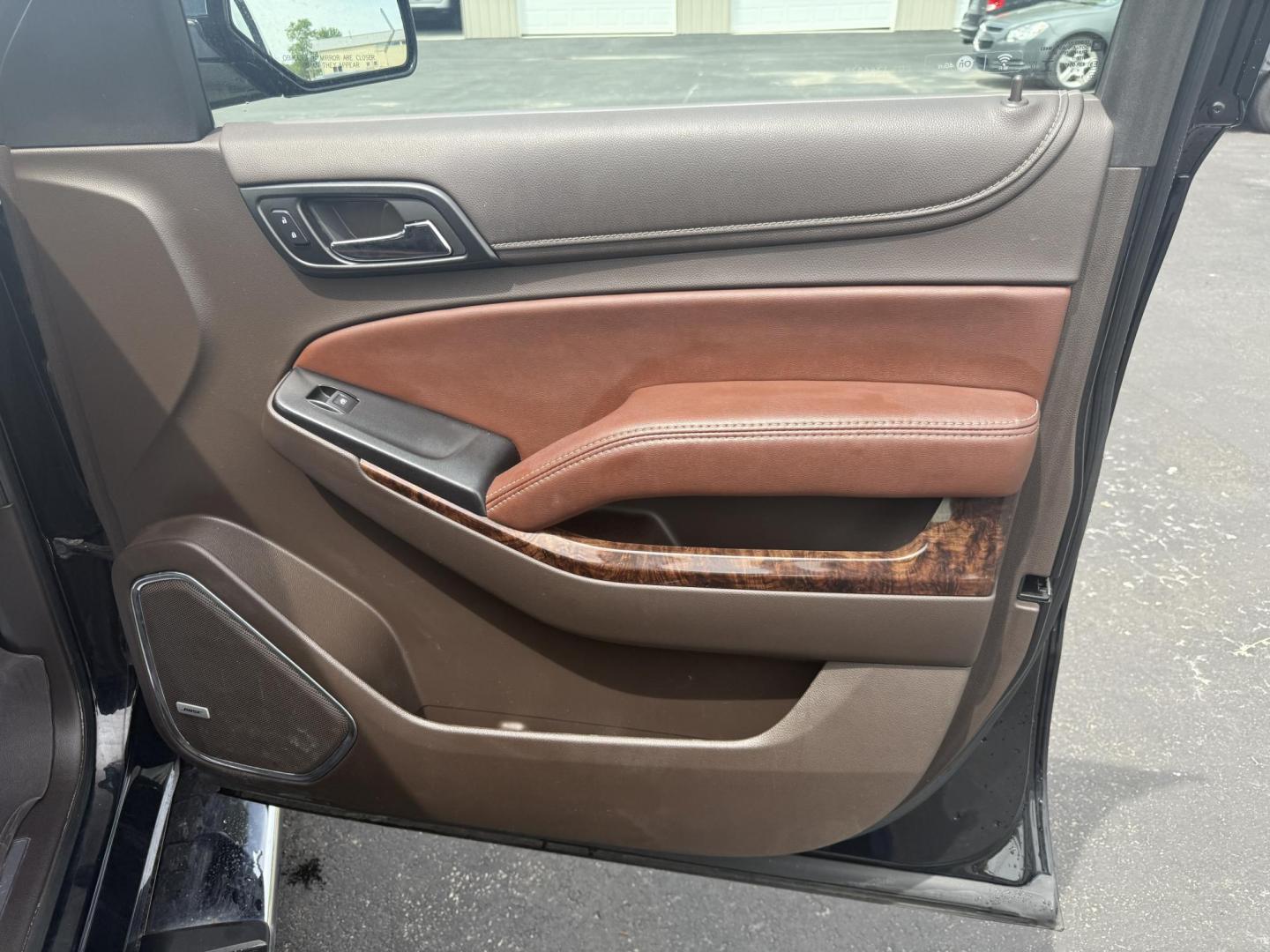 2018 Black /Brown Chevrolet Tahoe Premier 4WD (1GNSKCKC4JR) with an 5.3L V8 OHV 16V engine, 6A transmission, located at 547 E. Main St., Orwell, OH, 44076, (440) 437-5893, 41.535435, -80.847855 - This 2018 Chevrolet Tahoe Premier 4WD with a 5.3L EcoTec3 V8 engine offers robust power and impressive towing capacity of 8,200 pounds, making it ideal for hauling and family adventures. It features a luxurious leather interior with heated and cooled front seats, heated second-row captain’s chairs - Photo#40