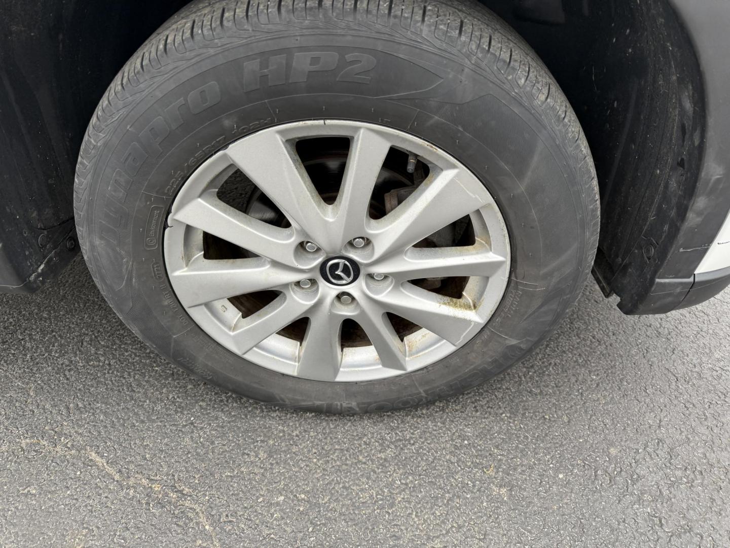 2014 White /Black Mazda CX-5 Touring AWD (JM3KE4CY7E0) with an 2.5L I4 DOHC 16V engine, 6-Speed Automatic transmission, located at 547 E. Main St., Orwell, OH, 44076, (440) 437-5893, 41.535435, -80.847855 - This 2014 Mazda CX-5 Touring features a 2.5L inline-4 engine paired with a 6-speed automatic transmission, offering a balanced blend of performance and efficiency with an estimated 29 MPG on the highway. It comes well-equipped for its class, including a 6.5-inch touchscreen, backup camera, blind spo - Photo#4