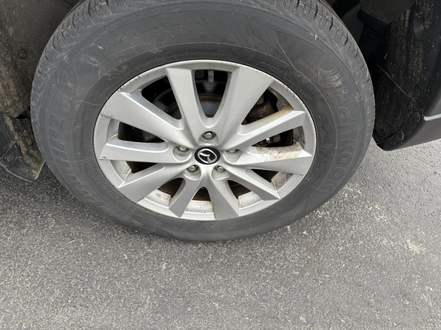 2014 White /Black Mazda CX-5 Touring AWD (JM3KE4CY7E0) with an 2.5L I4 DOHC 16V engine, 6-Speed Automatic transmission, located at 547 E. Main St., Orwell, OH, 44076, (440) 437-5893, 41.535435, -80.847855 - This 2014 Mazda CX-5 Touring features a 2.5L inline-4 engine paired with a 6-speed automatic transmission, offering a balanced blend of performance and efficiency with an estimated 29 MPG on the highway. It comes well-equipped for its class, including a 6.5-inch touchscreen, backup camera, blind spo - Photo#11