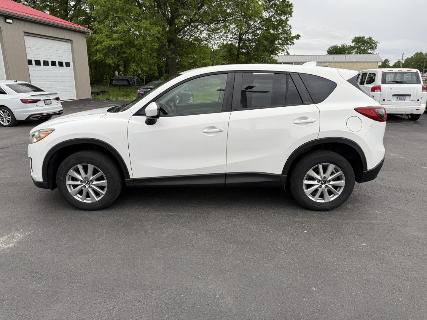 2014 White /Black Mazda CX-5 Touring AWD (JM3KE4CY7E0) with an 2.5L I4 DOHC 16V engine, 6-Speed Automatic transmission, located at 547 E. Main St., Orwell, OH, 44076, (440) 437-5893, 41.535435, -80.847855 - This 2014 Mazda CX-5 Touring features a 2.5L inline-4 engine paired with a 6-speed automatic transmission, offering a balanced blend of performance and efficiency with an estimated 29 MPG on the highway. It comes well-equipped for its class, including a 6.5-inch touchscreen, backup camera, blind spo - Photo#12