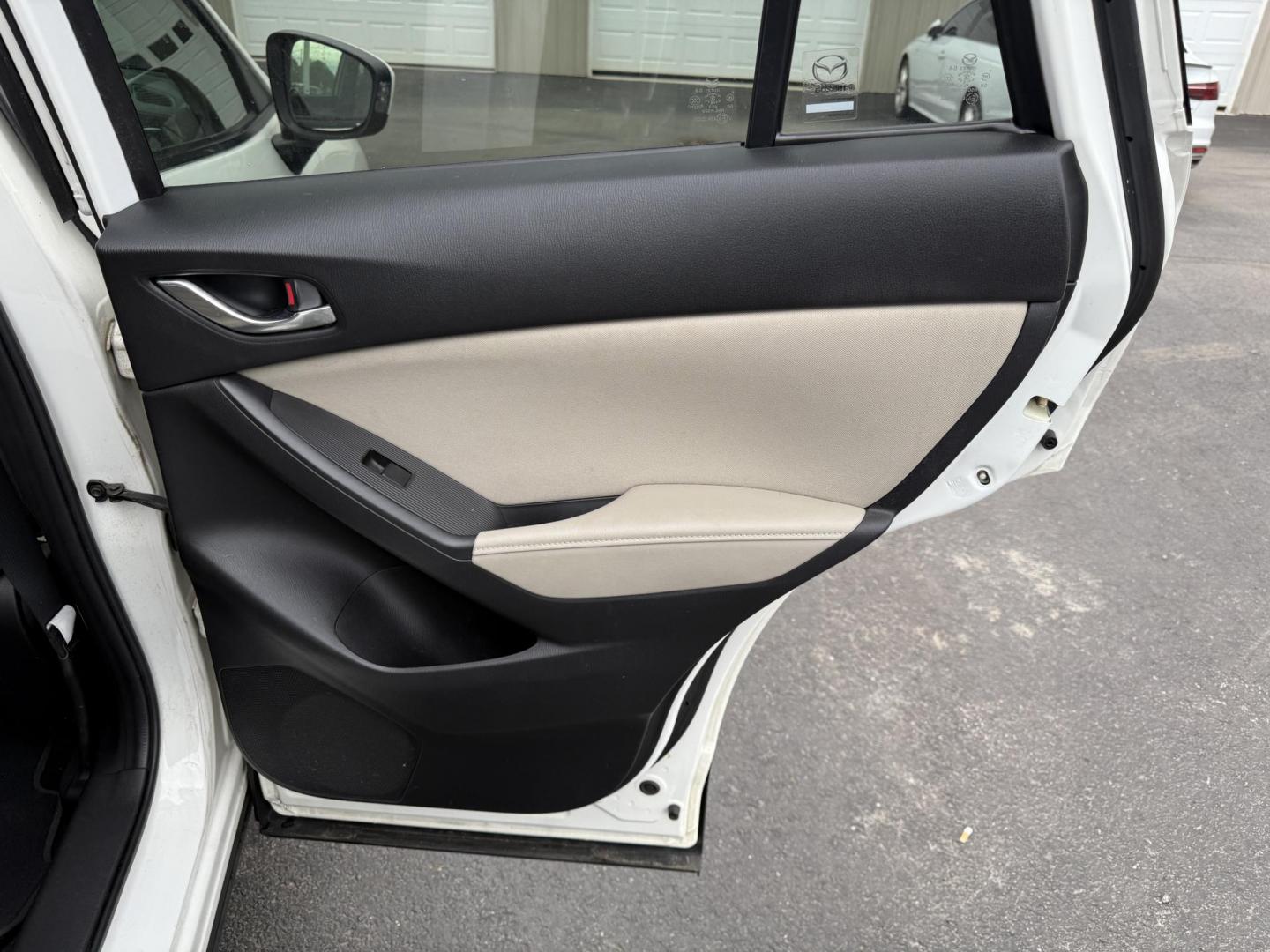 2014 White /Black Mazda CX-5 Touring AWD (JM3KE4CY7E0) with an 2.5L I4 DOHC 16V engine, 6-Speed Automatic transmission, located at 547 E. Main St., Orwell, OH, 44076, (440) 437-5893, 41.535435, -80.847855 - This 2014 Mazda CX-5 Touring features a 2.5L inline-4 engine paired with a 6-speed automatic transmission, offering a balanced blend of performance and efficiency with an estimated 29 MPG on the highway. It comes well-equipped for its class, including a 6.5-inch touchscreen, backup camera, blind spo - Photo#34