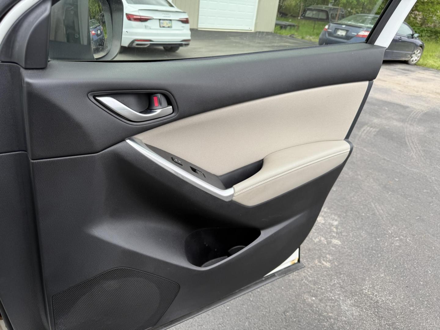 2014 White /Black Mazda CX-5 Touring AWD (JM3KE4CY7E0) with an 2.5L I4 DOHC 16V engine, 6-Speed Automatic transmission, located at 547 E. Main St., Orwell, OH, 44076, (440) 437-5893, 41.535435, -80.847855 - This 2014 Mazda CX-5 Touring features a 2.5L inline-4 engine paired with a 6-speed automatic transmission, offering a balanced blend of performance and efficiency with an estimated 29 MPG on the highway. It comes well-equipped for its class, including a 6.5-inch touchscreen, backup camera, blind spo - Photo#38