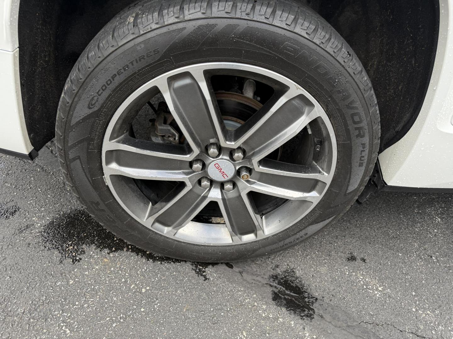 2019 White /Gray GMC Acadia Denali AWD (1GKKNXLS9KZ) with an 3.6L V6 DOHC 24V engine, 6A transmission, located at 11115 Chardon Rd. , Chardon, OH, 44024, (440) 214-9705, 41.580246, -81.241943 - This 2019 GMC Acadia Denali AWD is GMC's pinocle of midsize SUV's. Featuring a 3.6L V6 engine, luxurious leather interior, and advanced comfort with heated and cooled front seats, plus heated second-row captain’s chairs. It offers tri-zone automatic climate control, an 8-inch touchscreen with navi - Photo#11