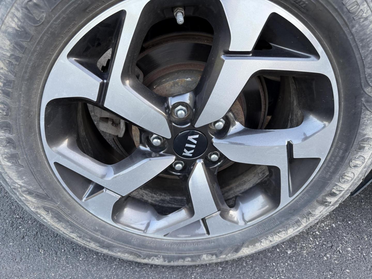 2020 Gray /Black Kia Sportage LX AWD (KNDPMCAC8L7) with an 2.4L I4 DOHC 16V engine, 6A transmission, located at 11115 Chardon Rd. , Chardon, OH, 44024, (440) 214-9705, 41.580246, -81.241943 - Photo#11