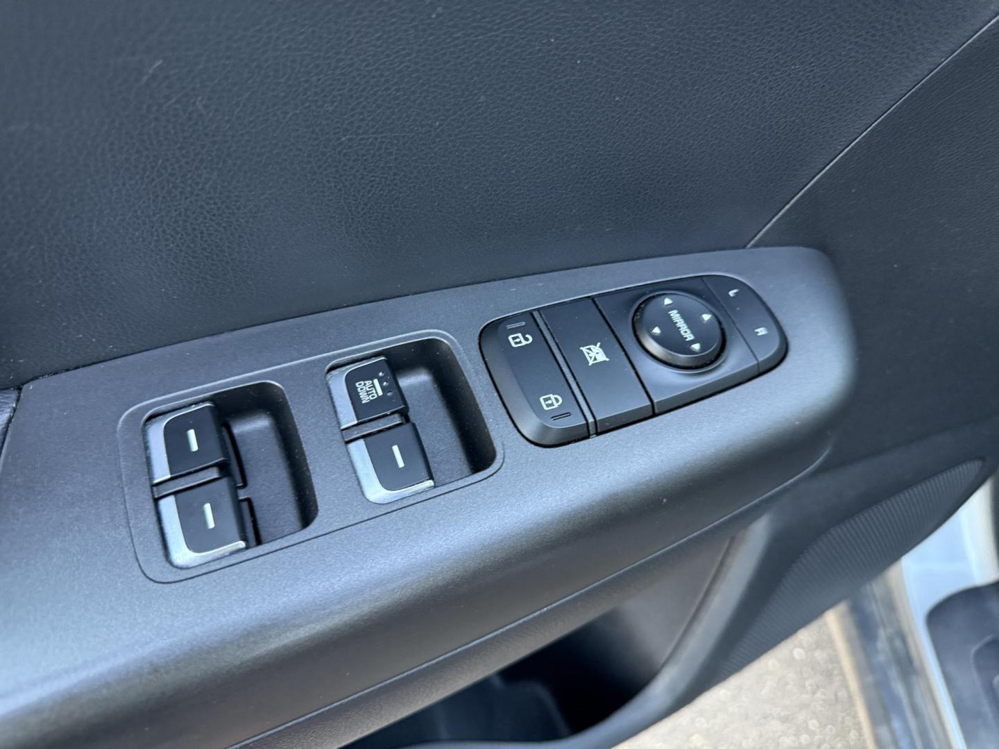 2020 Gray /Black Kia Sportage LX AWD (KNDPMCAC8L7) with an 2.4L I4 DOHC 16V engine, 6A transmission, located at 11115 Chardon Rd. , Chardon, OH, 44024, (440) 214-9705, 41.580246, -81.241943 - Photo#6