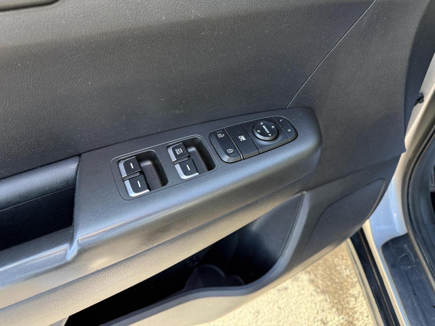 2019 Silver /Black Kia Sportage LX FWD (KNDPM3AC9K7) with an 2.4L I4 DOHC 16V engine, 6A transmission, located at 547 E. Main St., Orwell, OH, 44076, (440) 437-5893, 41.535435, -80.847855 - FRESH TRADE ALERT ---- This 2019 Kia Sportage LX FWD features a 2.4L I4 GDI engine paired with a 6-speed automatic transmission, offering an EPA-estimated 30 MPG on the highway. Notable features include LED daytime running lights, dusk-sensing headlights, a backup camera, and a 5.0" touchscreen info - Photo#6