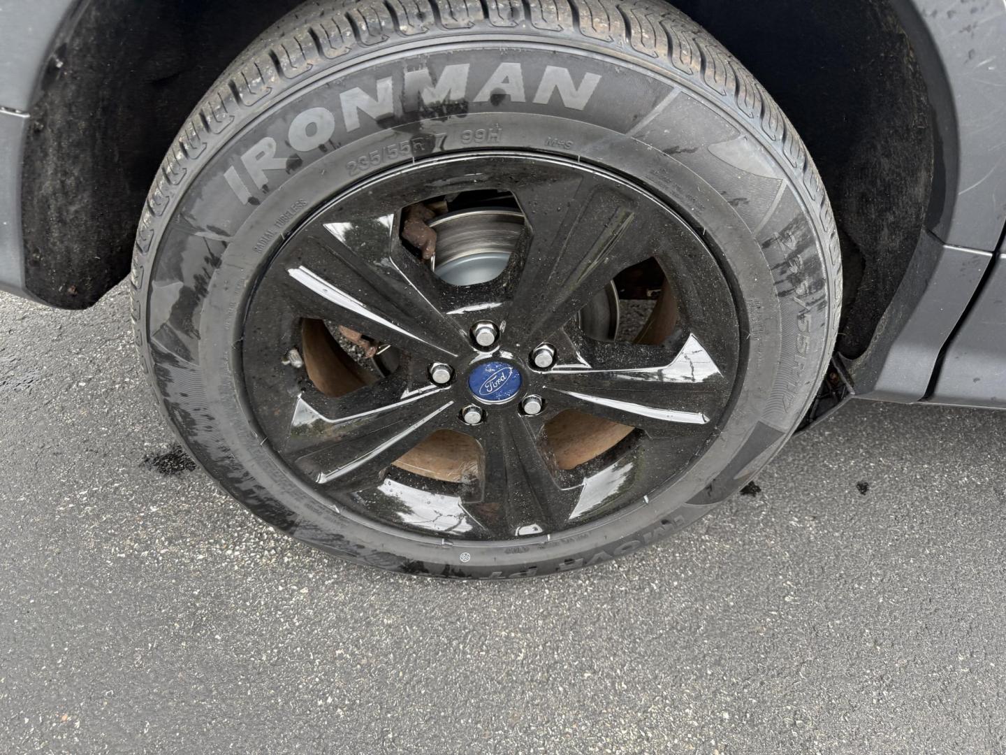 2014 Gray /Black Ford Escape SE 4WD (1FMCU9GX8EU) with an 1.6L I4 DOHC 16V TURBO engine, 6-Speed Automatic transmission, located at 11115 Chardon Rd. , Chardon, OH, 44024, (440) 214-9705, 41.580246, -81.241943 - Photo#5