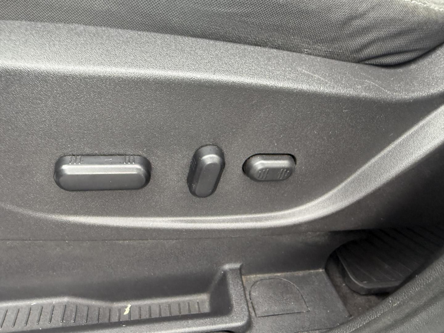 2014 Gray /Black Ford Escape SE 4WD (1FMCU9GX8EU) with an 1.6L I4 DOHC 16V TURBO engine, 6-Speed Automatic transmission, located at 11115 Chardon Rd. , Chardon, OH, 44024, (440) 214-9705, 41.580246, -81.241943 - Photo#11