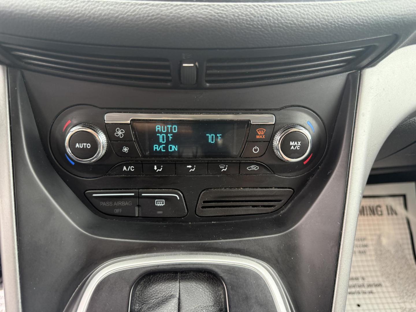 2014 Gray /Black Ford Escape SE 4WD (1FMCU9GX8EU) with an 1.6L I4 DOHC 16V TURBO engine, 6-Speed Automatic transmission, located at 11115 Chardon Rd. , Chardon, OH, 44024, (440) 214-9705, 41.580246, -81.241943 - Photo#19
