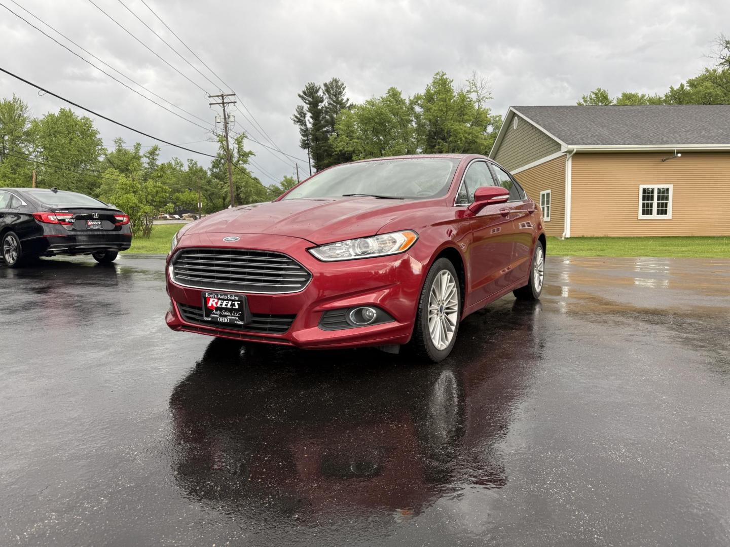 2016 Red /Black Ford Fusion SE AWD (3FA6P0T9XGR) with an 2.0L I4 DOHC 16V Turbo engine, 6A transmission, located at 11115 Chardon Rd. , Chardon, OH, 44024, (440) 214-9705, 41.580246, -81.241943 - This One Owner 2016 Ford Fusion SE AWD features a 2.0L turbocharged I4 engine paired with a 6-speed automatic transmission, offering a quick and fuel-efficient drive with up to 31 MPG highway. It boasts leather interior, heated power driver's seat, dual-zone automatic climate control, power moonroof - Photo#0