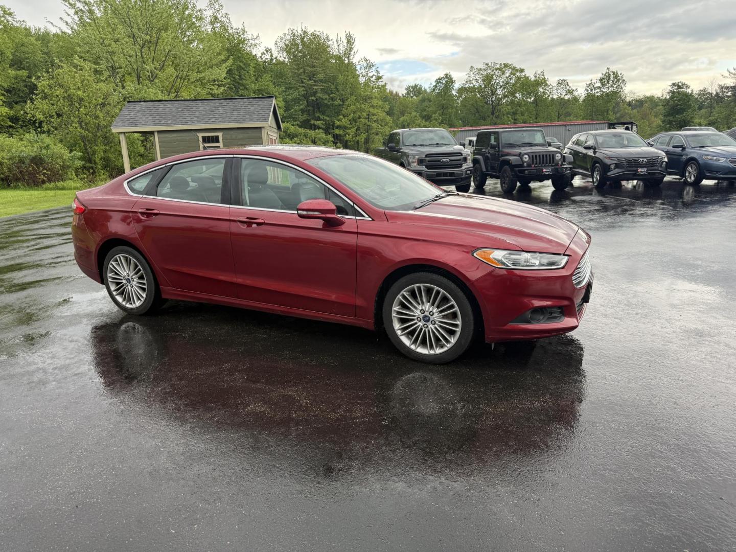 2016 Red /Black Ford Fusion SE AWD (3FA6P0T9XGR) with an 2.0L I4 DOHC 16V Turbo engine, 6A transmission, located at 11115 Chardon Rd. , Chardon, OH, 44024, (440) 214-9705, 41.580246, -81.241943 - This One Owner 2016 Ford Fusion SE AWD features a 2.0L turbocharged I4 engine paired with a 6-speed automatic transmission, offering a quick and fuel-efficient drive with up to 31 MPG highway. It boasts leather interior, heated power driver's seat, dual-zone automatic climate control, power moonroof - Photo#3
