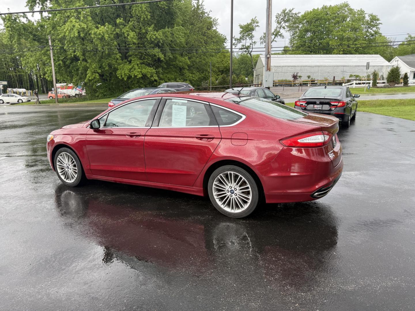 2016 Red /Black Ford Fusion SE AWD (3FA6P0T9XGR) with an 2.0L I4 DOHC 16V Turbo engine, 6A transmission, located at 11115 Chardon Rd. , Chardon, OH, 44024, (440) 214-9705, 41.580246, -81.241943 - This One Owner 2016 Ford Fusion SE AWD features a 2.0L turbocharged I4 engine paired with a 6-speed automatic transmission, offering a quick and fuel-efficient drive with up to 31 MPG highway. It boasts leather interior, heated power driver's seat, dual-zone automatic climate control, power moonroof - Photo#10