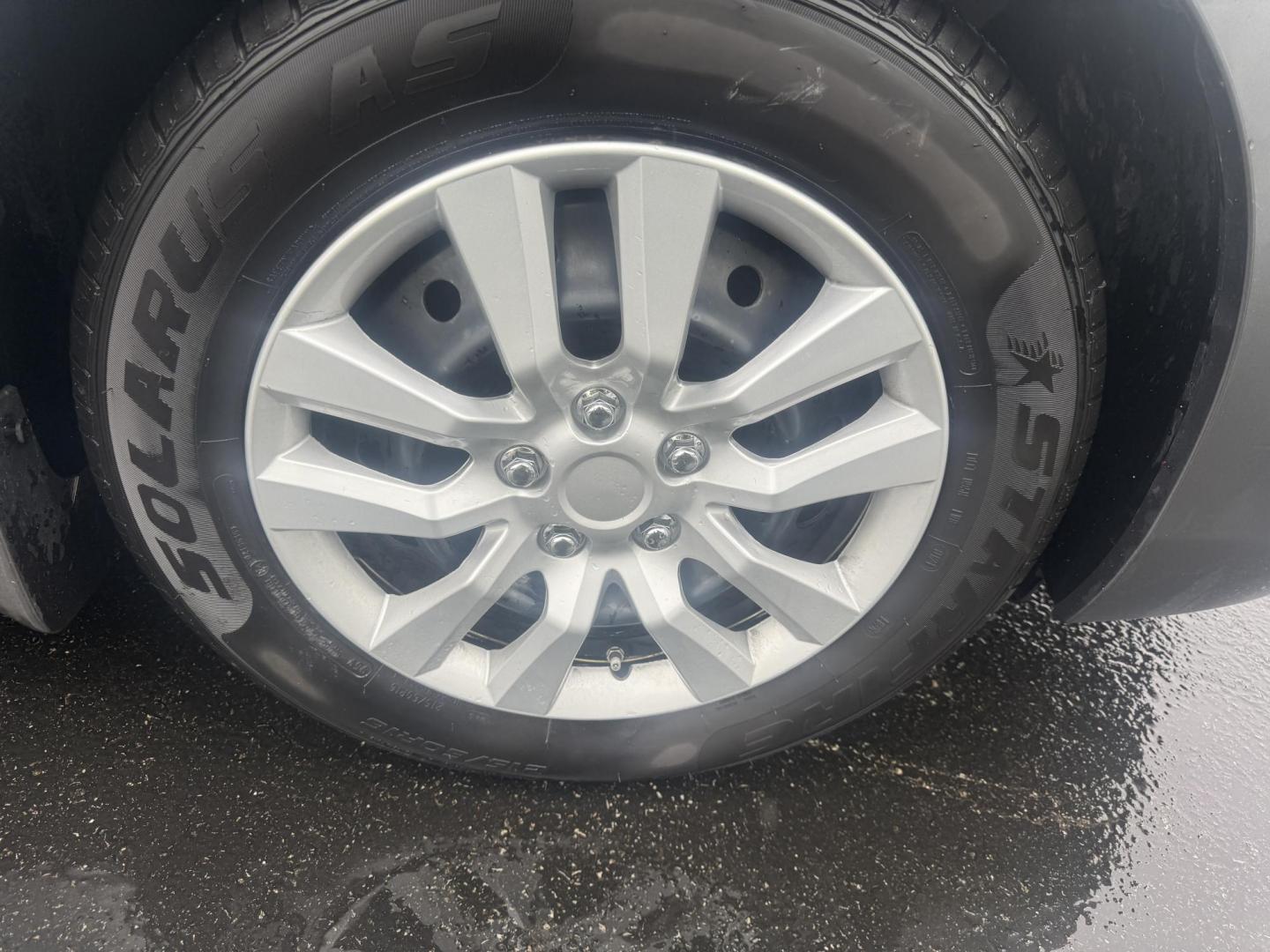 2015 Gray /Black Nissan Altima 2.5 S (1N4AL3AP9FN) with an 2.5L I4 DOHC 16V engine, Automatic transmission, located at 547 E. Main St., Orwell, OH, 44076, (440) 437-5893, 41.535435, -80.847855 - Photo#4