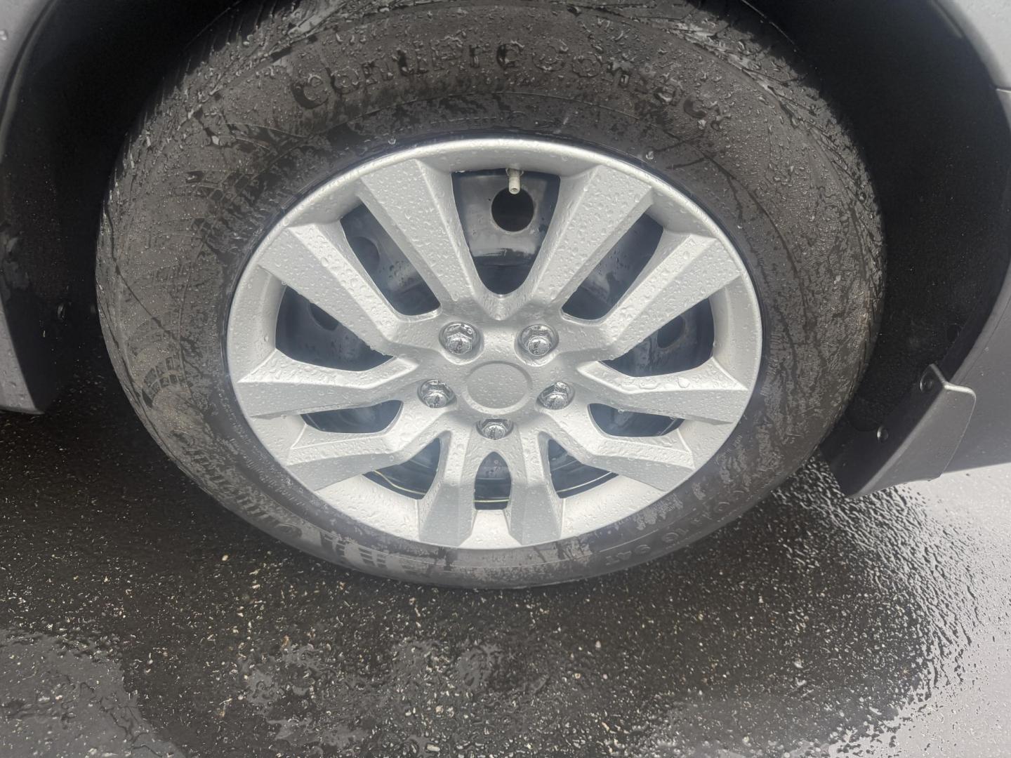 2015 Gray /Black Nissan Altima 2.5 S (1N4AL3AP9FN) with an 2.5L I4 DOHC 16V engine, Automatic transmission, located at 547 E. Main St., Orwell, OH, 44076, (440) 437-5893, 41.535435, -80.847855 - Photo#6