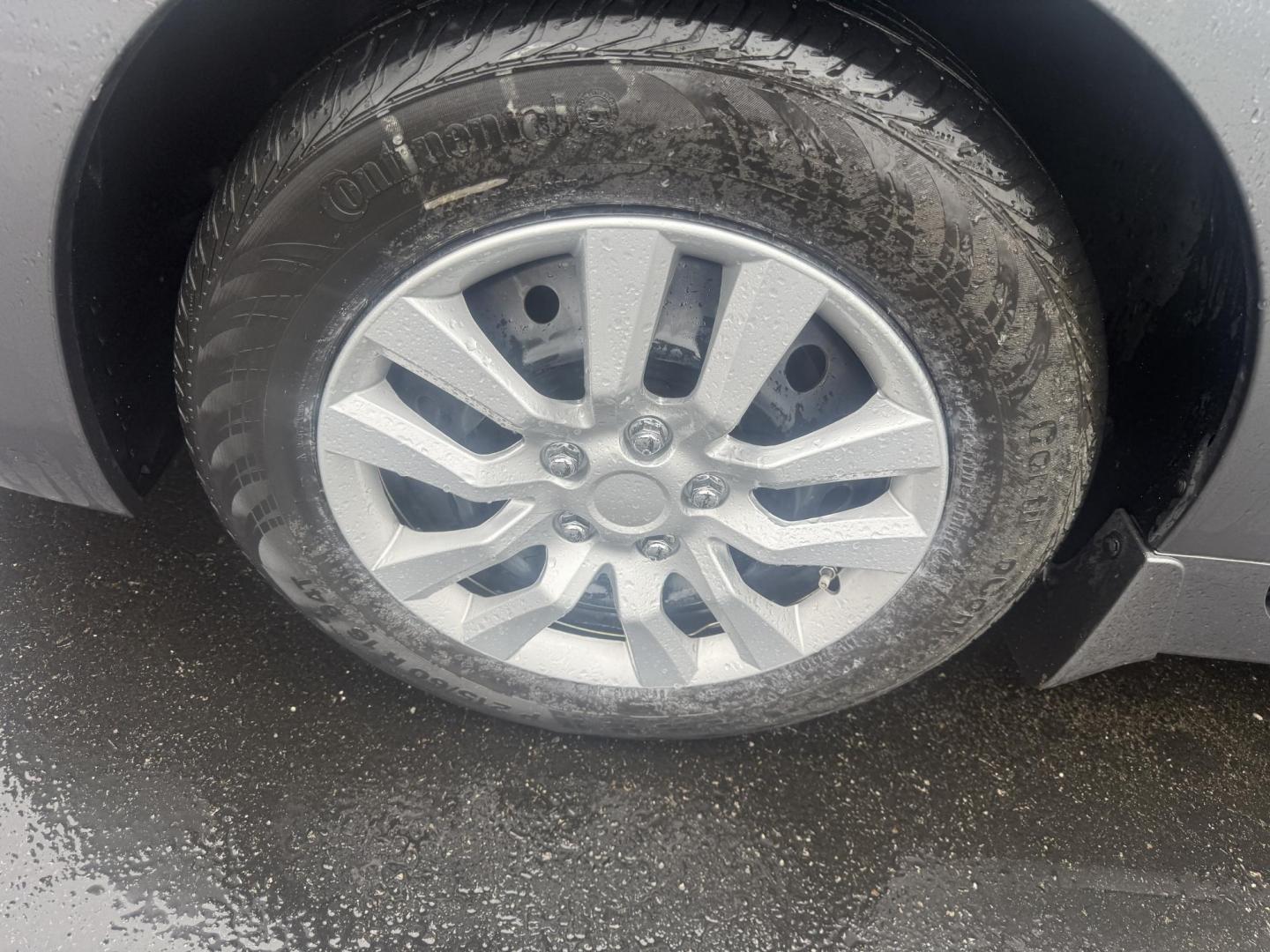 2015 Gray /Black Nissan Altima 2.5 S (1N4AL3AP9FN) with an 2.5L I4 DOHC 16V engine, Automatic transmission, located at 547 E. Main St., Orwell, OH, 44076, (440) 437-5893, 41.535435, -80.847855 - Photo#7