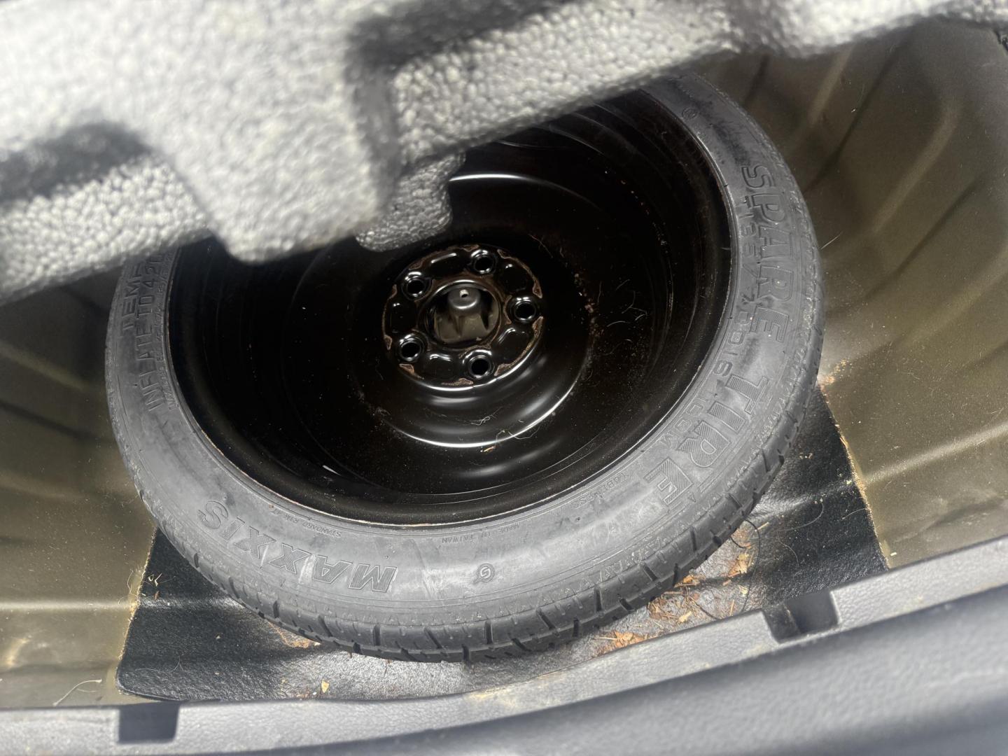 2015 Gray /Black Nissan Altima 2.5 S (1N4AL3AP9FN) with an 2.5L I4 DOHC 16V engine, Automatic transmission, located at 547 E. Main St., Orwell, OH, 44076, (440) 437-5893, 41.535435, -80.847855 - Photo#28