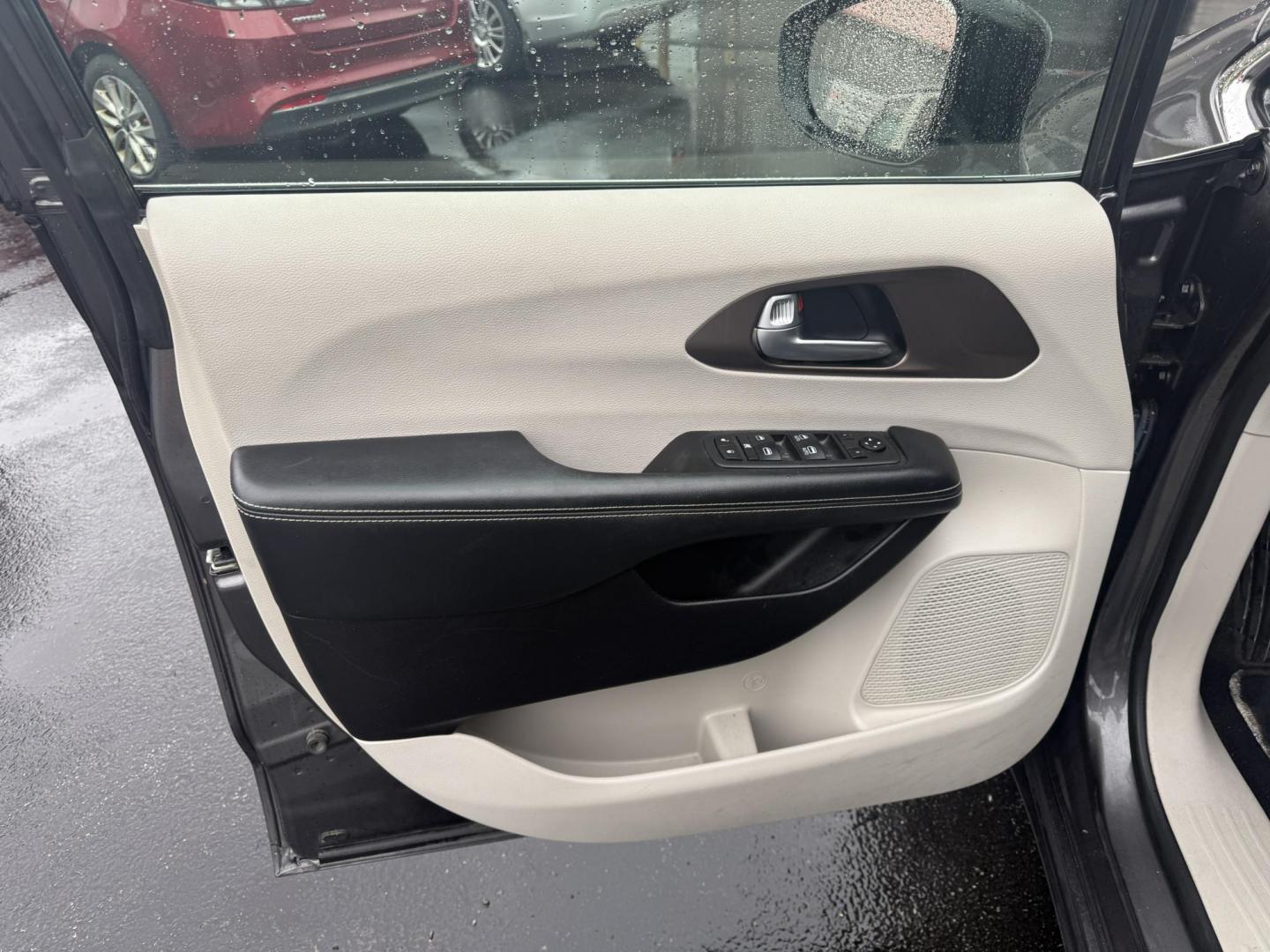 2021 Gray /Black Chrysler Voyager LXI (2C4RC1DG9MR) with an 3.6L V6 DOHC 24V engine, 9A transmission, located at 547 E. Main St., Orwell, OH, 44076, (440) 437-5893, 41.535435, -80.847855 - Photo#9