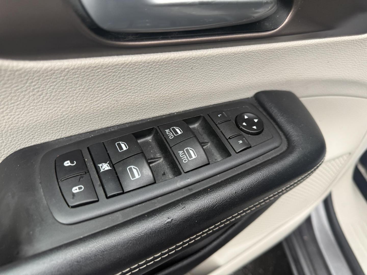 2021 Gray /Black Chrysler Voyager LXI (2C4RC1DG9MR) with an 3.6L V6 DOHC 24V engine, 9A transmission, located at 547 E. Main St., Orwell, OH, 44076, (440) 437-5893, 41.535435, -80.847855 - Photo#10