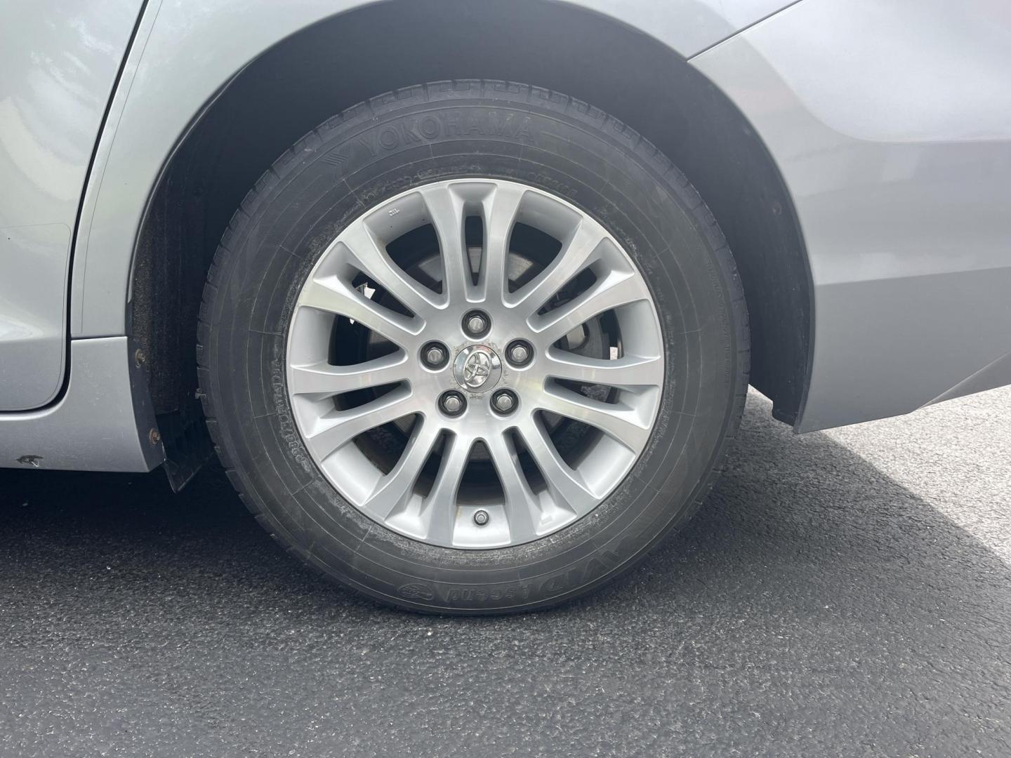 2012 Silver /Gray Toyota Sienna XLE FWD 8-Passsenger V6 (5TDYK3DCXCS) with an 3.5L V6 EFI DOHC 24V engine, 5-Speed Automatic transmission, located at 547 E. Main St., Orwell, OH, 44076, (440) 437-5893, 41.535435, -80.847855 - This One Owner 2012 Toyota Sienna is a reliable and luxurious family hauler. Powered by Toyota's incredible 3.5 V6 engine and 6 speed automatic transmission you'll never be longing for power while passing while achieving a respectable 25 MPG highway. On the inside you will find a leather interior, t - Photo#13