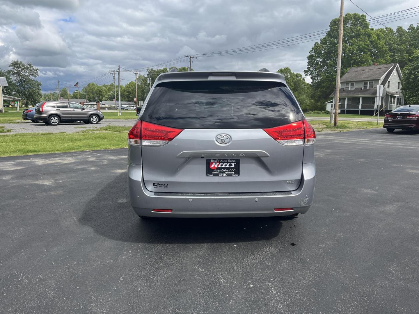 2012 Silver /Gray Toyota Sienna XLE FWD 8-Passsenger V6 (5TDYK3DCXCS) with an 3.5L V6 EFI DOHC 24V engine, 5-Speed Automatic transmission, located at 547 E. Main St., Orwell, OH, 44076, (440) 437-5893, 41.535435, -80.847855 - This One Owner 2012 Toyota Sienna is a reliable and luxurious family hauler. Powered by Toyota's incredible 3.5 V6 engine and 6 speed automatic transmission you'll never be longing for power while passing while achieving a respectable 25 MPG highway. On the inside you will find a leather interior, t - Photo#7