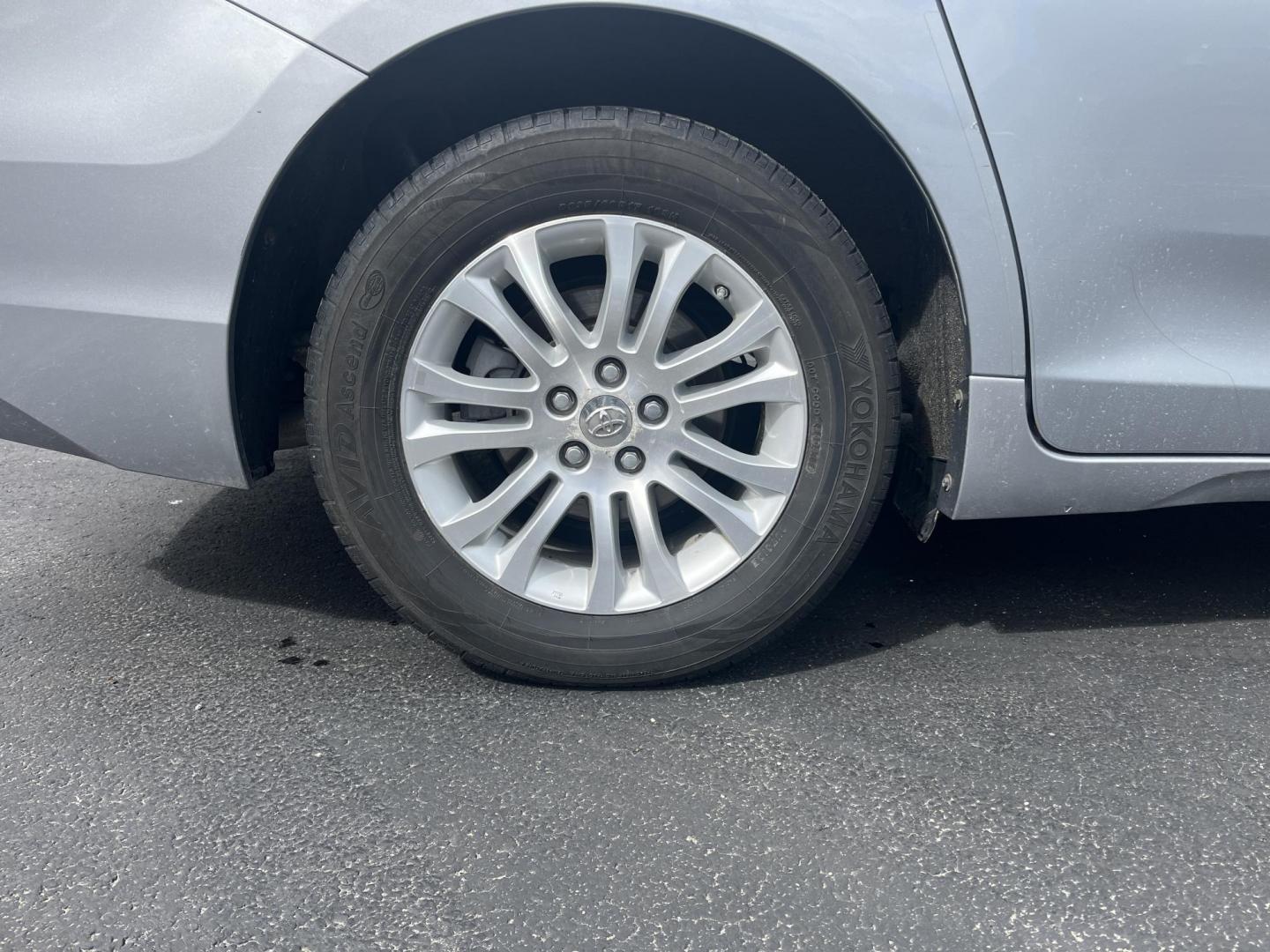 2012 Silver /Gray Toyota Sienna XLE FWD 8-Passsenger V6 (5TDYK3DCXCS) with an 3.5L V6 EFI DOHC 24V engine, 5-Speed Automatic transmission, located at 547 E. Main St., Orwell, OH, 44076, (440) 437-5893, 41.535435, -80.847855 - This One Owner 2012 Toyota Sienna is a reliable and luxurious family hauler. Powered by Toyota's incredible 3.5 V6 engine and 6 speed automatic transmission you'll never be longing for power while passing while achieving a respectable 25 MPG highway. On the inside you will find a leather interior, t - Photo#14