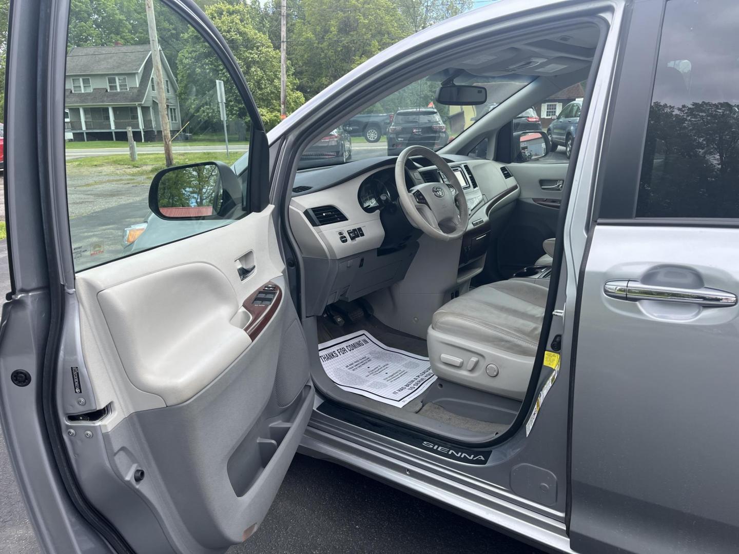 2012 Silver /Gray Toyota Sienna XLE FWD 8-Passsenger V6 (5TDYK3DCXCS) with an 3.5L V6 EFI DOHC 24V engine, 5-Speed Automatic transmission, located at 547 E. Main St., Orwell, OH, 44076, (440) 437-5893, 41.535435, -80.847855 - This One Owner 2012 Toyota Sienna is a reliable and luxurious family hauler. Powered by Toyota's incredible 3.5 V6 engine and 6 speed automatic transmission you'll never be longing for power while passing while achieving a respectable 25 MPG highway. On the inside you will find a leather interior, t - Photo#15