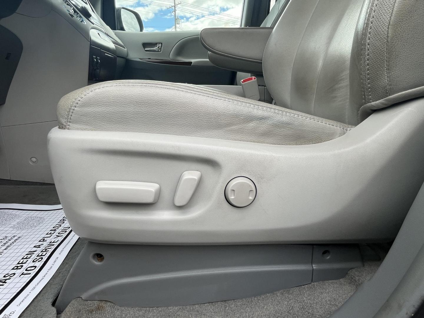 2012 Silver /Gray Toyota Sienna XLE FWD 8-Passsenger V6 (5TDYK3DCXCS) with an 3.5L V6 EFI DOHC 24V engine, 5-Speed Automatic transmission, located at 547 E. Main St., Orwell, OH, 44076, (440) 437-5893, 41.535435, -80.847855 - This One Owner 2012 Toyota Sienna is a reliable and luxurious family hauler. Powered by Toyota's incredible 3.5 V6 engine and 6 speed automatic transmission you'll never be longing for power while passing while achieving a respectable 25 MPG highway. On the inside you will find a leather interior, t - Photo#17