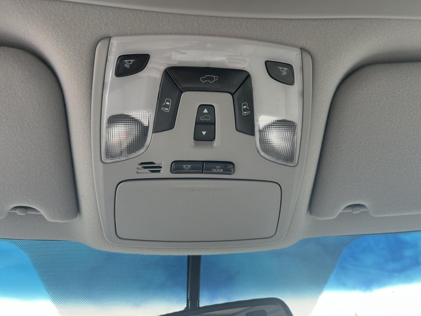 2012 Silver /Gray Toyota Sienna XLE FWD 8-Passsenger V6 (5TDYK3DCXCS) with an 3.5L V6 EFI DOHC 24V engine, 5-Speed Automatic transmission, located at 547 E. Main St., Orwell, OH, 44076, (440) 437-5893, 41.535435, -80.847855 - This One Owner 2012 Toyota Sienna is a reliable and luxurious family hauler. Powered by Toyota's incredible 3.5 V6 engine and 6 speed automatic transmission you'll never be longing for power while passing while achieving a respectable 25 MPG highway. On the inside you will find a leather interior, t - Photo#21