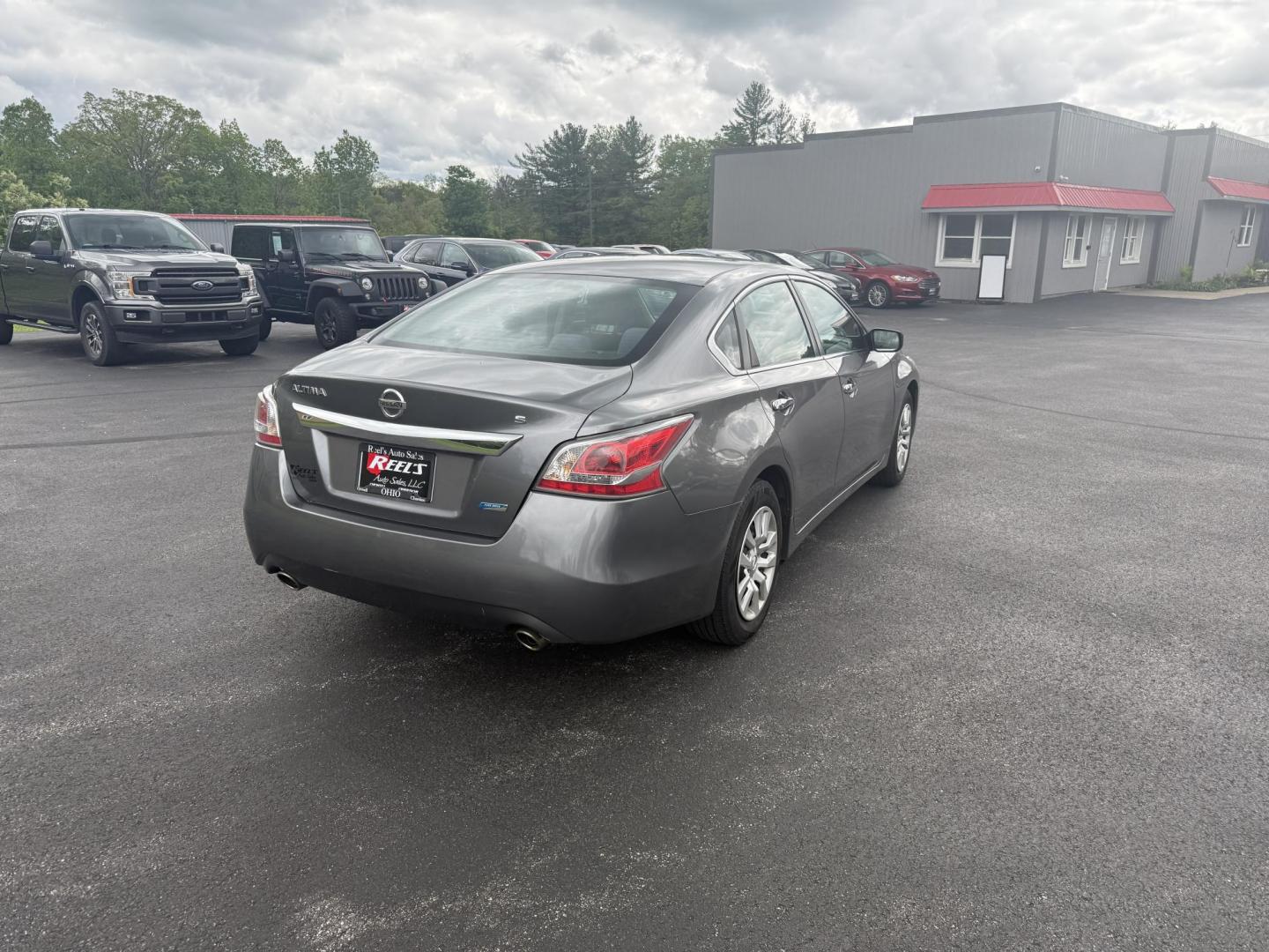 2015 Gray /Black Nissan Altima 2.5 S (1N4AL3AP0FC) with an 2.5L I4 DOHC 16V engine, Automatic transmission, located at 11115 Chardon Rd. , Chardon, OH, 44024, (440) 214-9705, 41.580246, -81.241943 - This One Owner 2015 Nissan Altima is an incredibly fuel efficient commuter sedan. Powered by a 2.5 I4 engine it gets 31 MPG combined and up to 37 MPG highway. On the side you get a power drivers seat, push button start, a sport driving mode, and an aux audio input. This Altima is fully serviced and - Photo#7