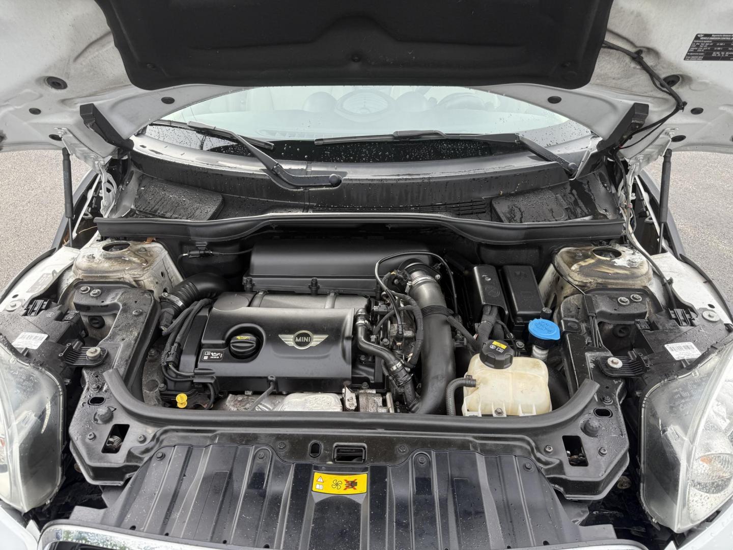 2016 White /Tan Mini Countryman S ALL4 (WMWZC5C53GW) with an 1.6L I4 DOHC 16V TURBO engine, 6-Speed Automatic transmission, located at 11115 Chardon Rd. , Chardon, OH, 44024, (440) 214-9705, 41.580246, -81.241943 - This 2016 Mini Cooper Countryman S All 4 is a fun, and fuel efficient small SUV. Powered by a 1.6 I4 Turbocharged engine producing 181 HP and a 6 speed automatic transmission this Mini achieves up to 30 MPG highway while still being a fun and sporty vehicle. On the inside you have a leather interior - Photo#3