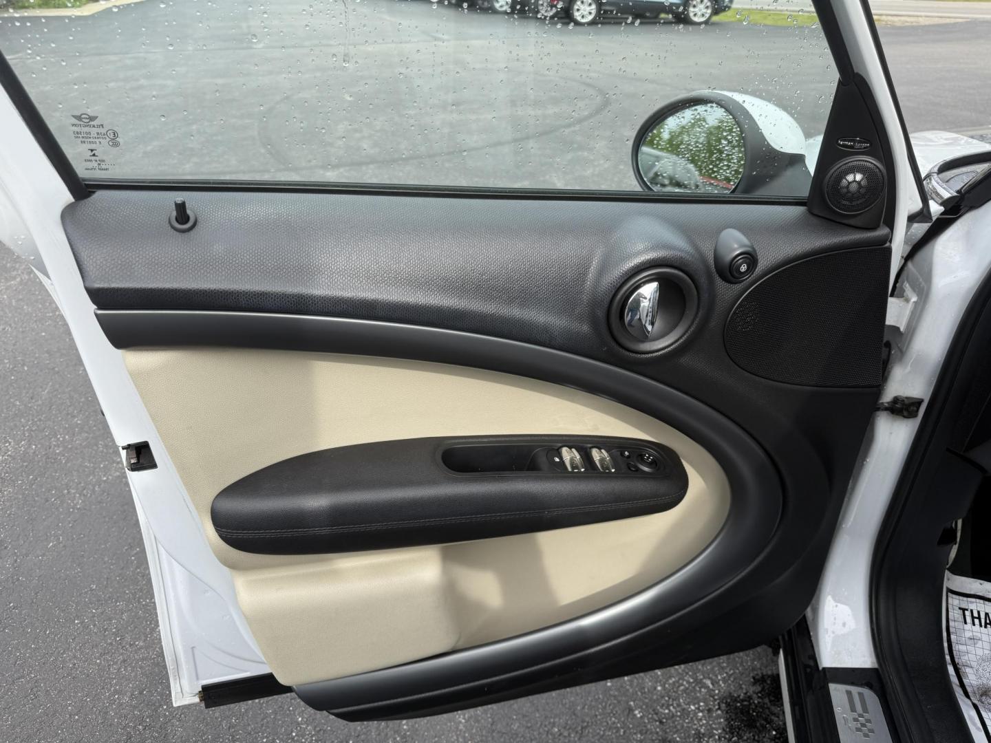 2016 White /Tan Mini Countryman S ALL4 (WMWZC5C53GW) with an 1.6L I4 DOHC 16V TURBO engine, 6-Speed Automatic transmission, located at 11115 Chardon Rd. , Chardon, OH, 44024, (440) 214-9705, 41.580246, -81.241943 - This 2016 Mini Cooper Countryman S All 4 is a fun, and fuel efficient small SUV. Powered by a 1.6 I4 Turbocharged engine producing 181 HP and a 6 speed automatic transmission this Mini achieves up to 30 MPG highway while still being a fun and sporty vehicle. On the inside you have a leather interior - Photo#9