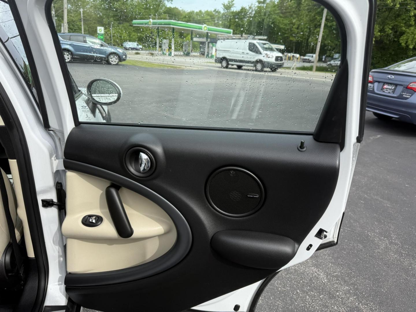 2016 White /Tan Mini Countryman S ALL4 (WMWZC5C53GW) with an 1.6L I4 DOHC 16V TURBO engine, 6-Speed Automatic transmission, located at 11115 Chardon Rd. , Chardon, OH, 44024, (440) 214-9705, 41.580246, -81.241943 - This 2016 Mini Cooper Countryman S All 4 is a fun, and fuel efficient small SUV. Powered by a 1.6 I4 Turbocharged engine producing 181 HP and a 6 speed automatic transmission this Mini achieves up to 30 MPG highway while still being a fun and sporty vehicle. On the inside you have a leather interior - Photo#32