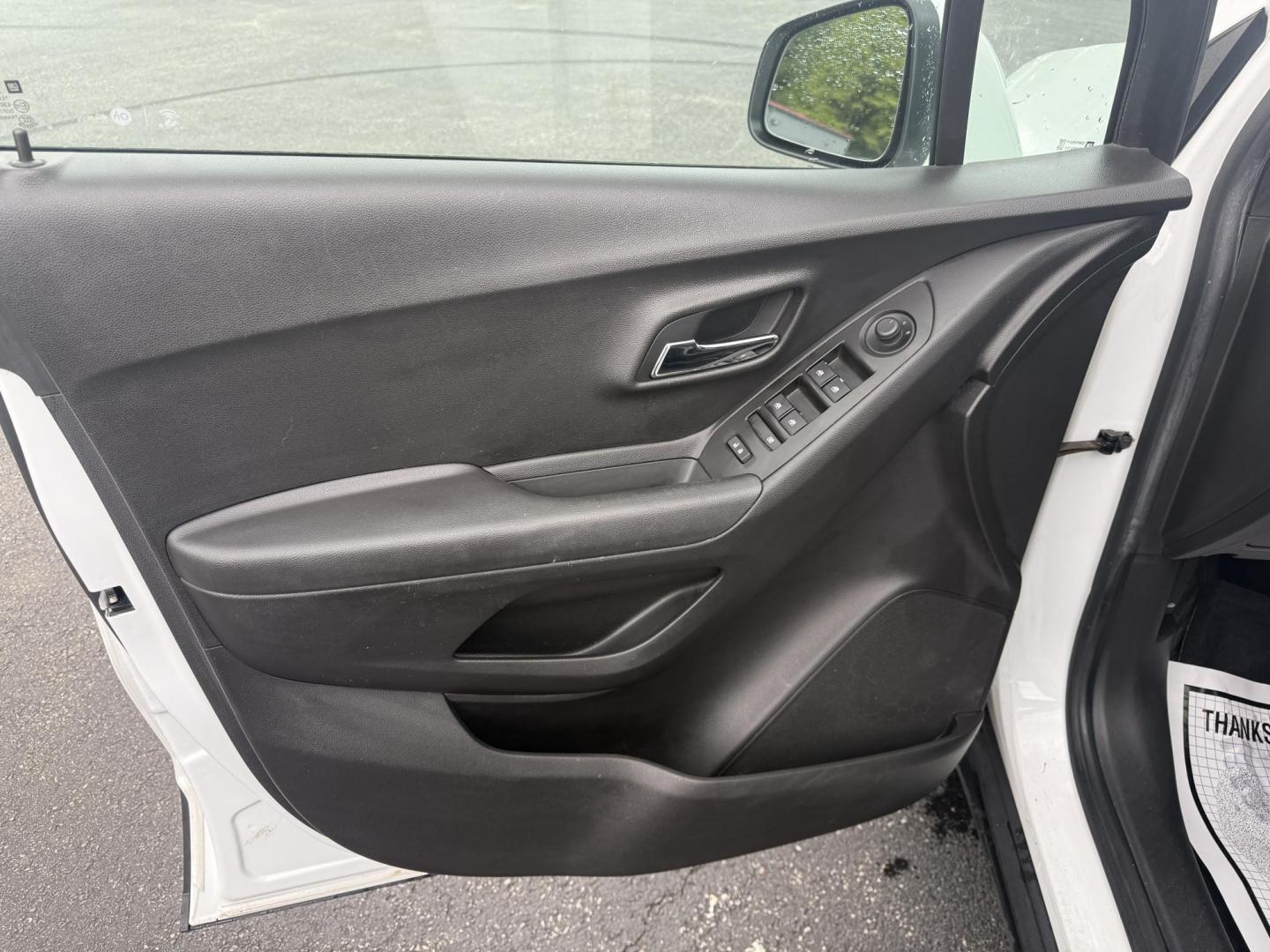 2018 White /Black Chevrolet Trax LT AWD (KL7CJPSBXJB) with an 1.4L I4 DOHC 16V Turbo engine, 6A transmission, located at 11115 Chardon Rd. , Chardon, OH, 44024, (440) 214-9705, 41.580246, -81.241943 - This One Owner 2018 Chevrolet Trax LT AWD is a great little fuel SUV. Powered by a 1.4 I4 Turbocharged ECOTEC engine and a 6 speed automatic transmission this little Trax achieves up to 30 MPG highway making it a great choice for any commuter. On the inside this Trax has a power drivers seat, push b - Photo#9