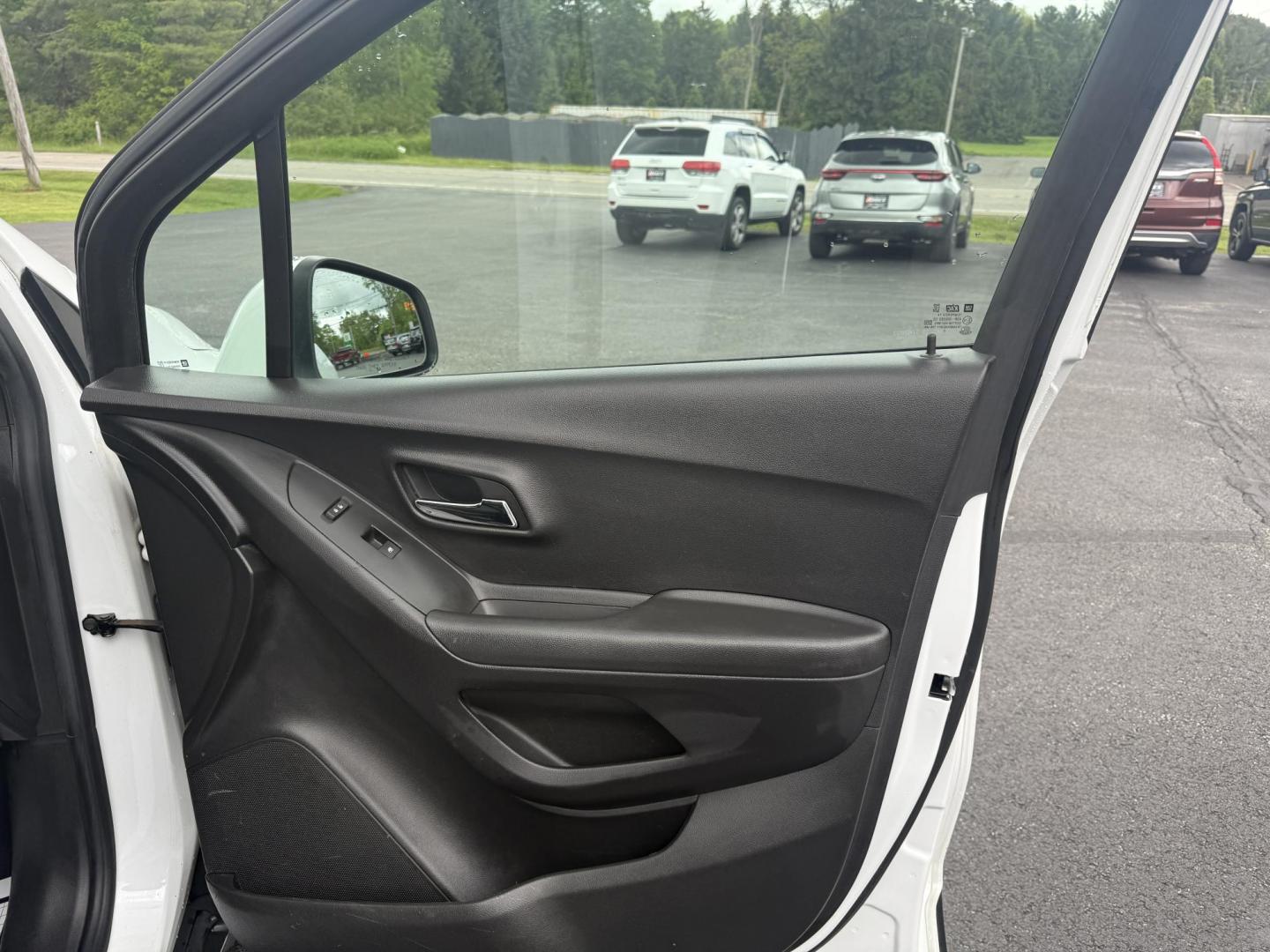 2018 White /Black Chevrolet Trax LT AWD (KL7CJPSBXJB) with an 1.4L I4 DOHC 16V Turbo engine, 6A transmission, located at 11115 Chardon Rd. , Chardon, OH, 44024, (440) 214-9705, 41.580246, -81.241943 - This One Owner 2018 Chevrolet Trax LT AWD is a great little fuel SUV. Powered by a 1.4 I4 Turbocharged ECOTEC engine and a 6 speed automatic transmission this little Trax achieves up to 30 MPG highway making it a great choice for any commuter. On the inside this Trax has a power drivers seat, push b - Photo#34